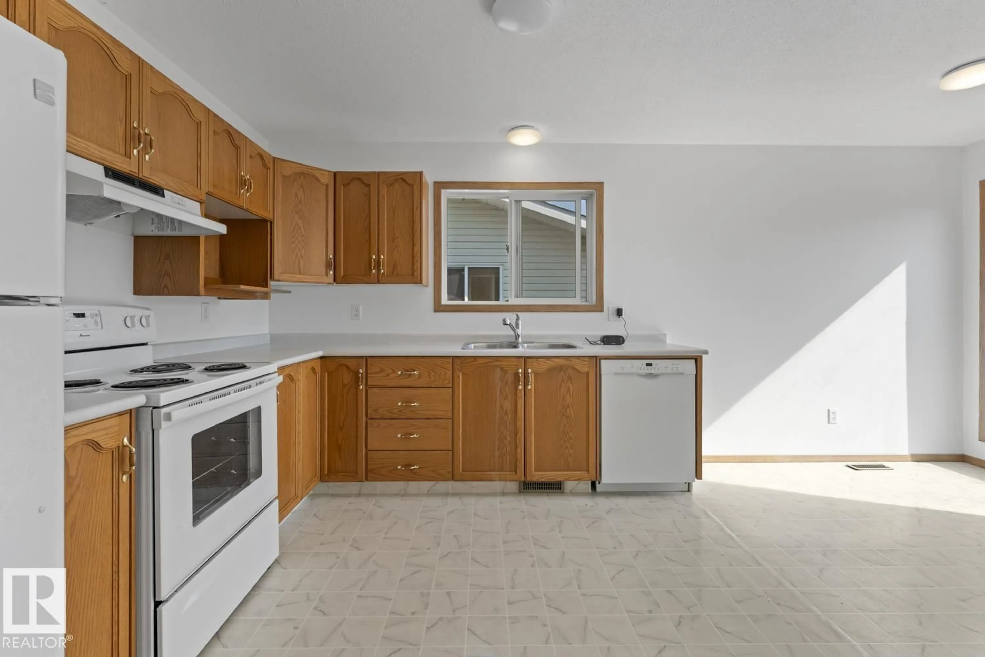 Standard kitchen, unknown for 4813 45 ST, Cold Lake Alberta T9M1Z6