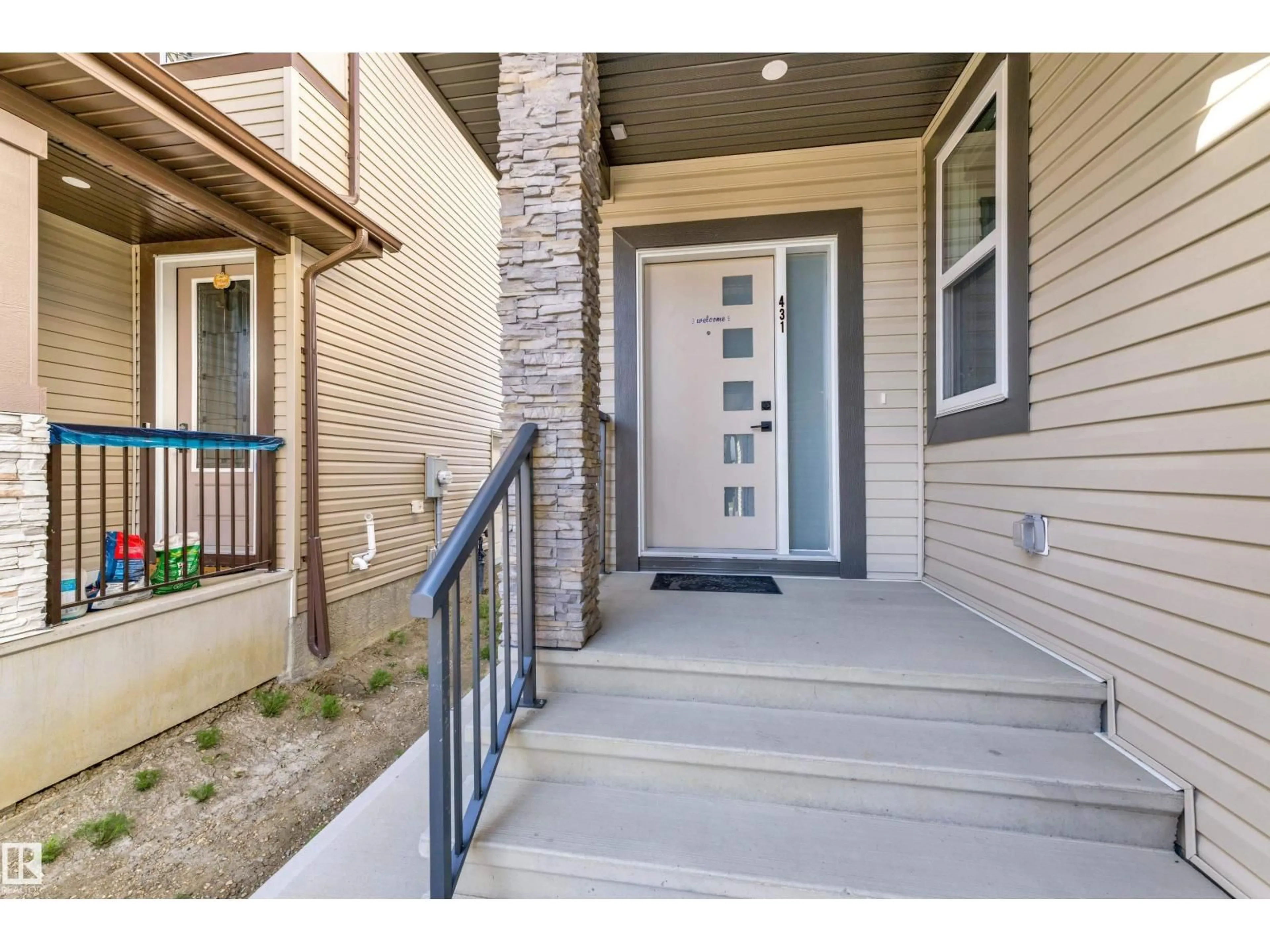 Indoor entryway for 431 ROBERTS CR, Leduc Alberta T9E1N4