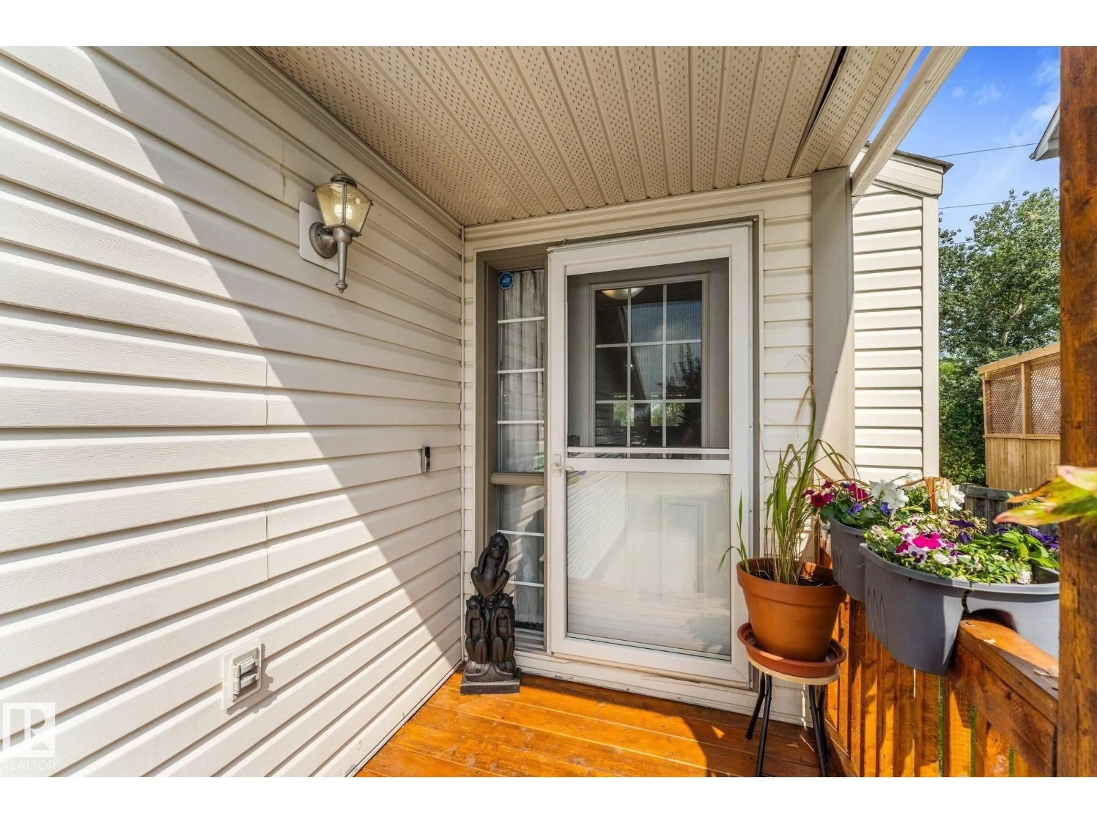 Indoor entryway for 13148 151 AV NW, Edmonton Alberta T6V1K8