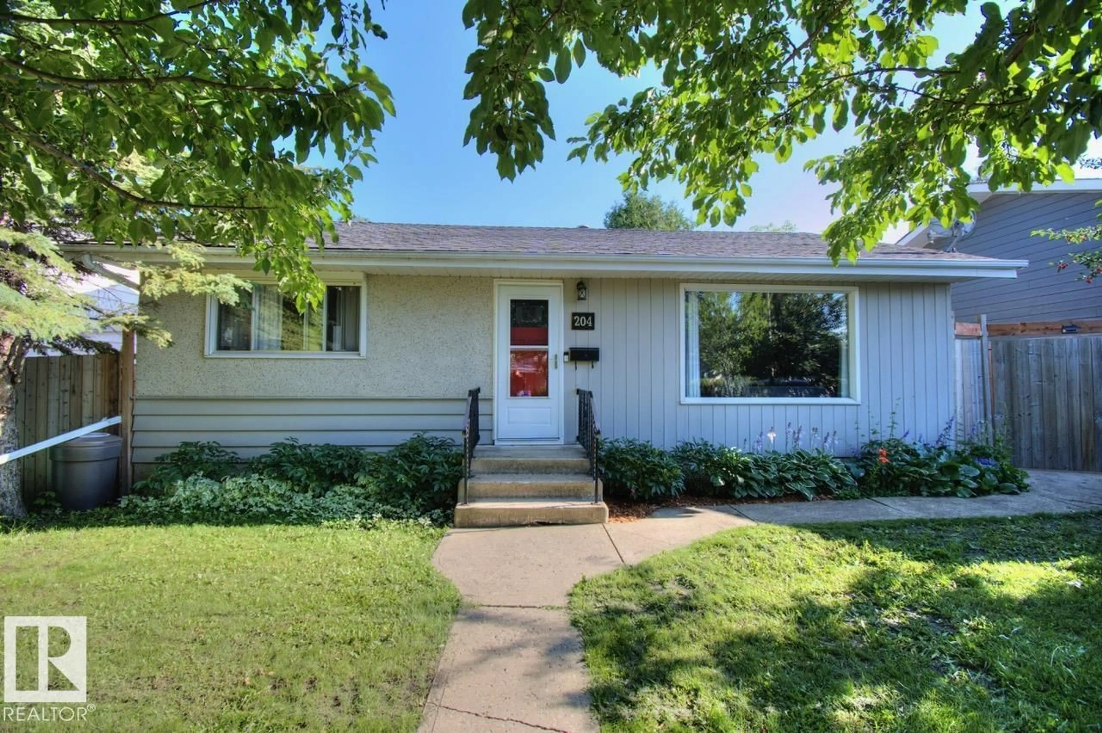 Home with vinyl exterior material, street for 204 MOHR AV, Spruce Grove Alberta T7X2J4