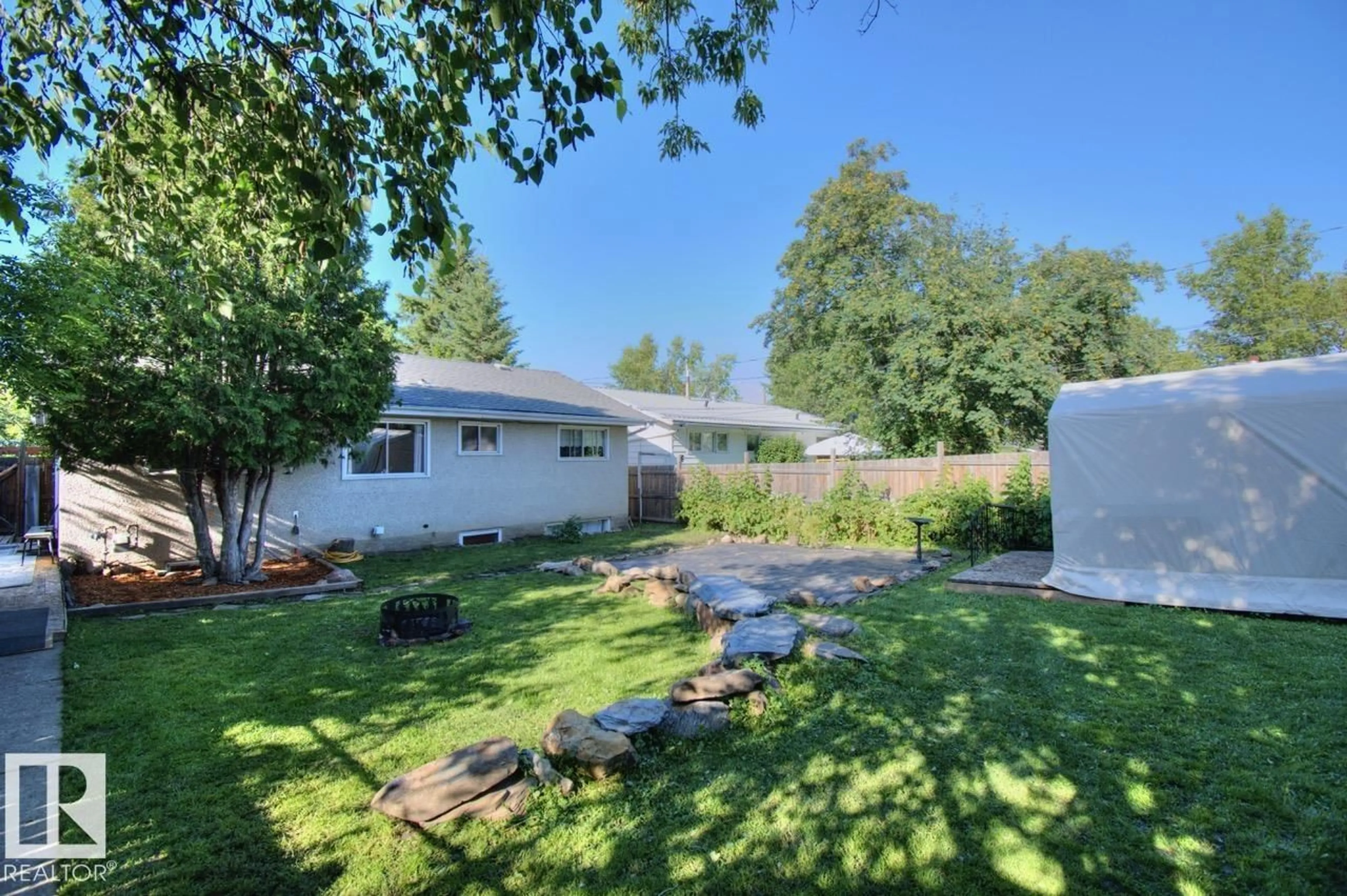 A pic from outside/outdoor area/front of a property/back of a property/a pic from drone, unknown for 204 MOHR AV, Spruce Grove Alberta T7X2J4