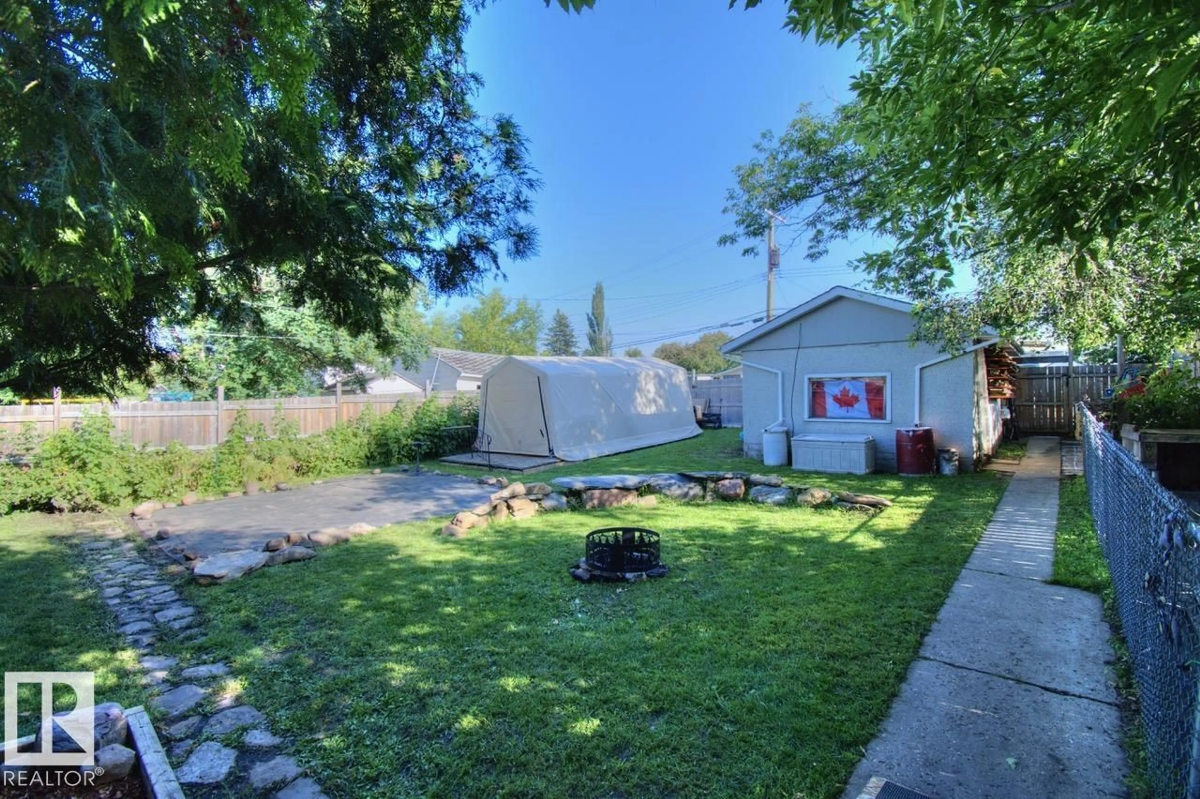 Patio, street for 204 MOHR AV, Spruce Grove Alberta T7X2J4