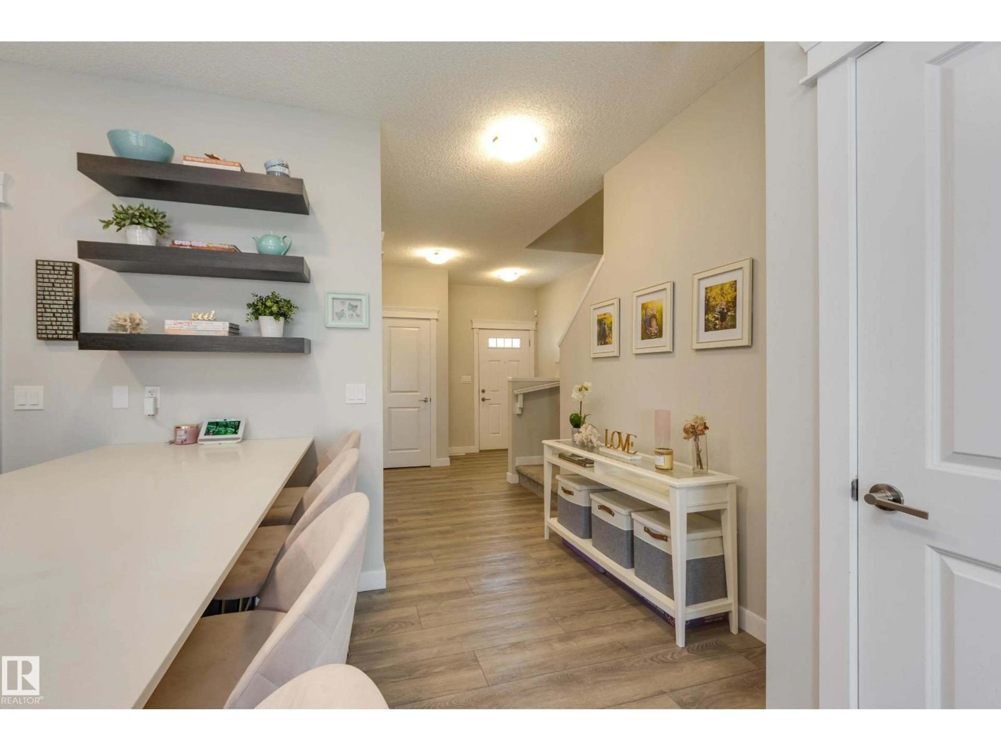 Indoor entryway for 9932 223 ST, Edmonton Alberta T5T7L7