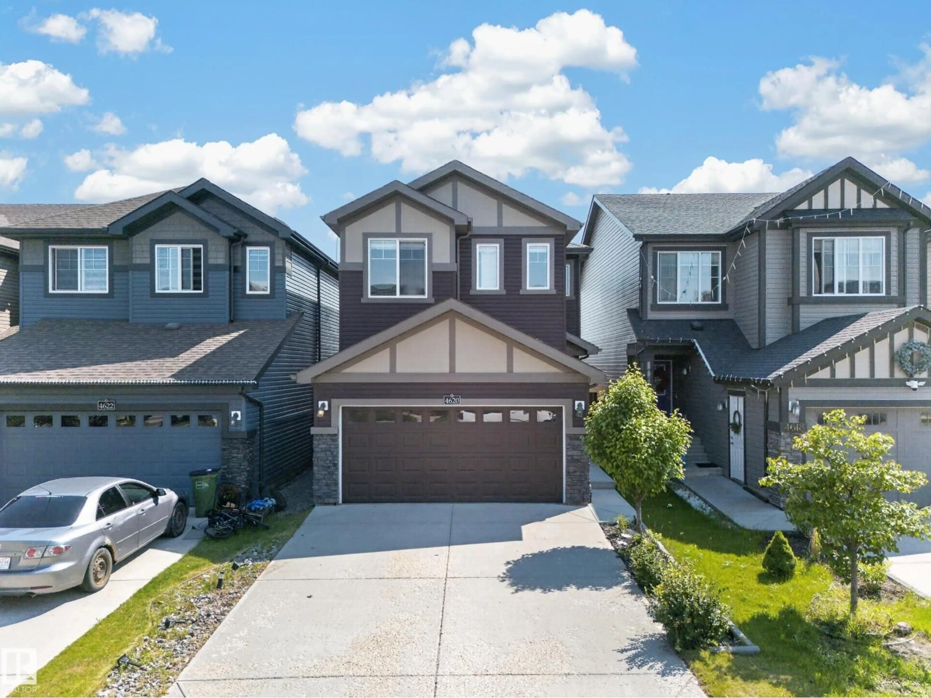 A pic from outside/outdoor area/front of a property/back of a property/a pic from drone, street for 4620 ALWOOD WY, Edmonton Alberta T6W3A4