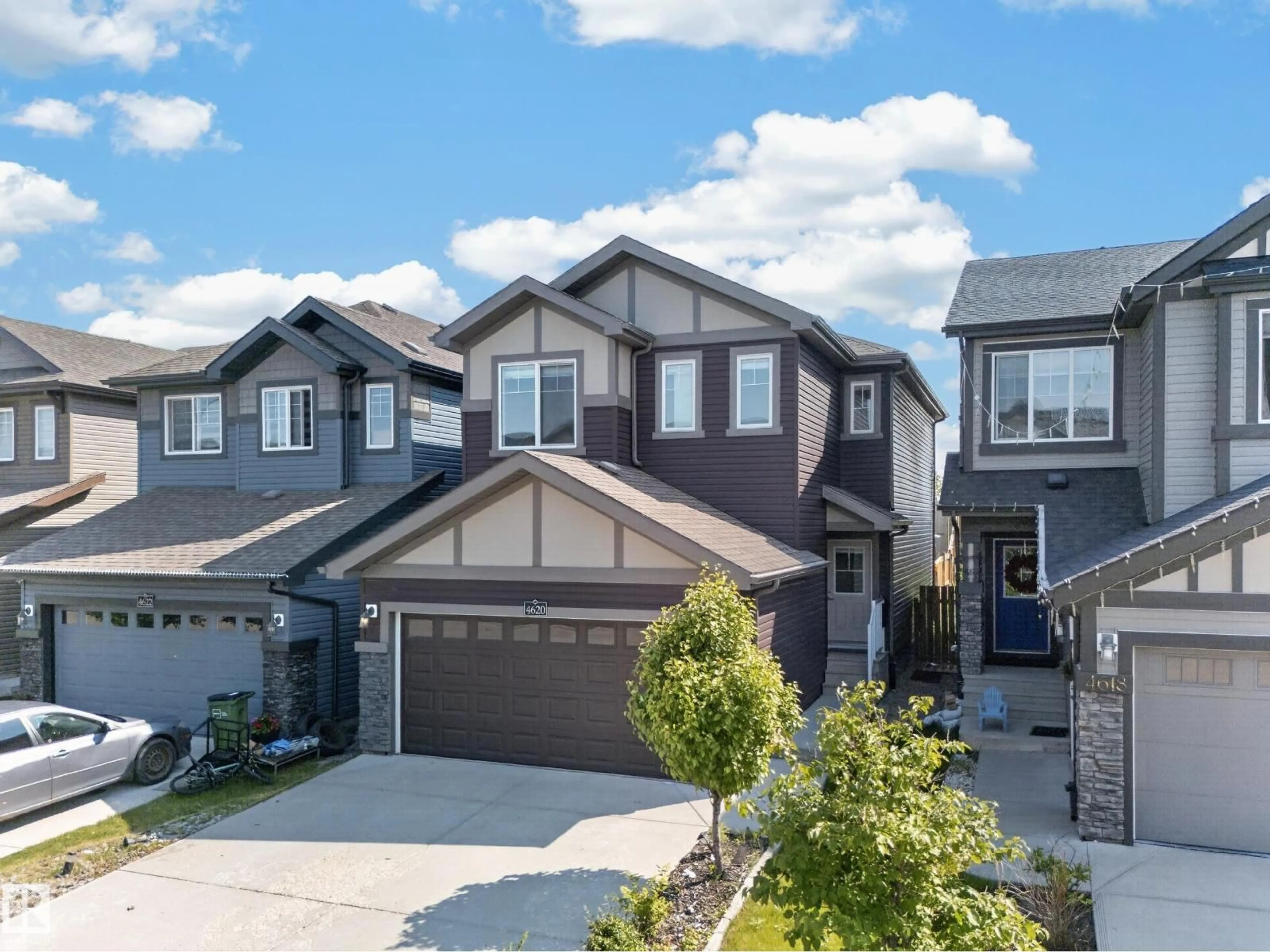 A pic from outside/outdoor area/front of a property/back of a property/a pic from drone, street for 4620 ALWOOD WY, Edmonton Alberta T6W3A4