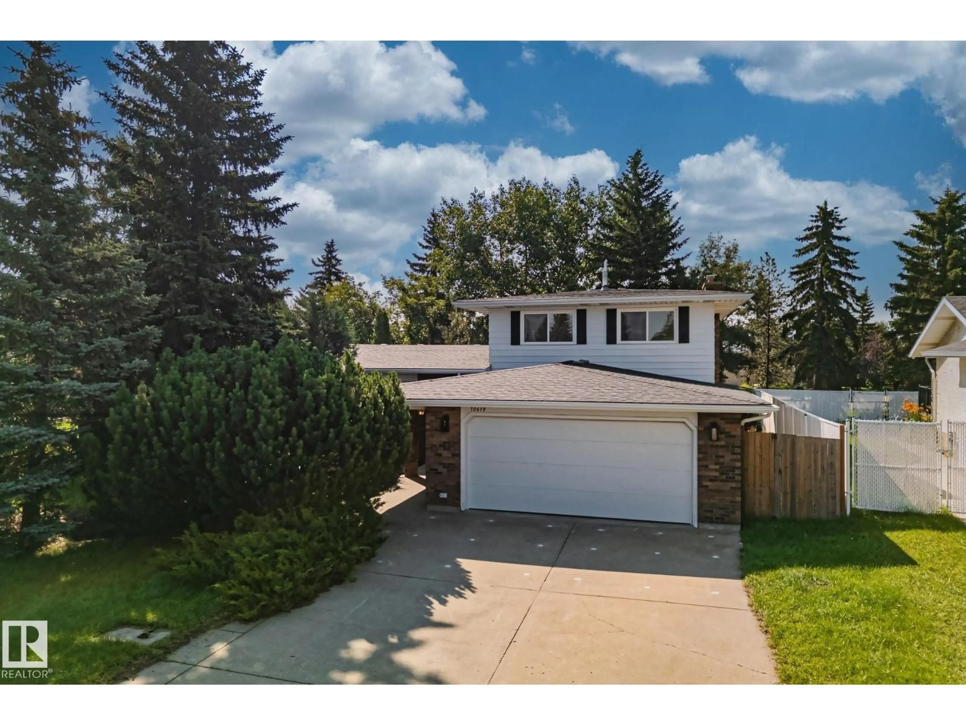 A pic from outside/outdoor area/front of a property/back of a property/a pic from drone, street for NW - 10619 35 AV, Edmonton Alberta T6J2V8
