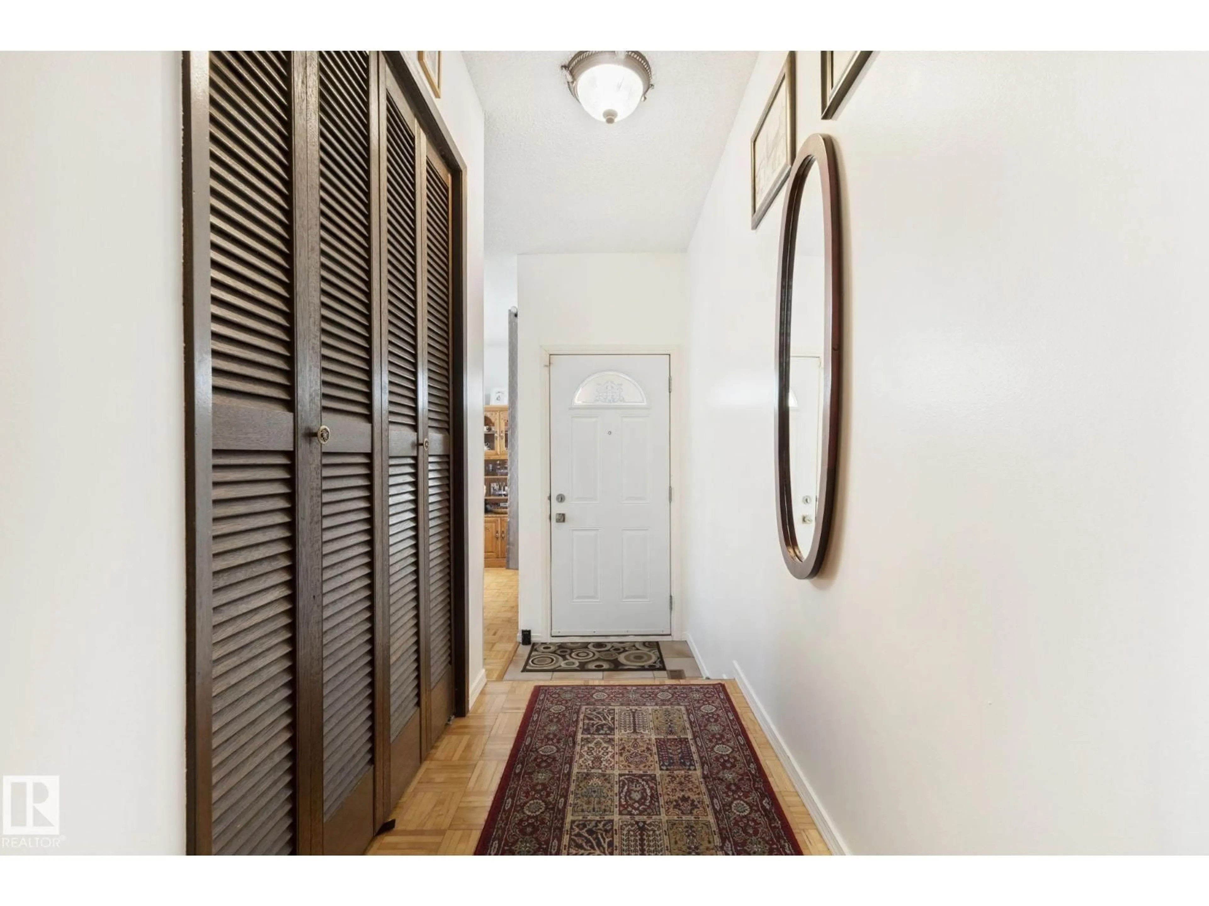 Indoor entryway for 8704 43 AV, Edmonton Alberta T6K1A7