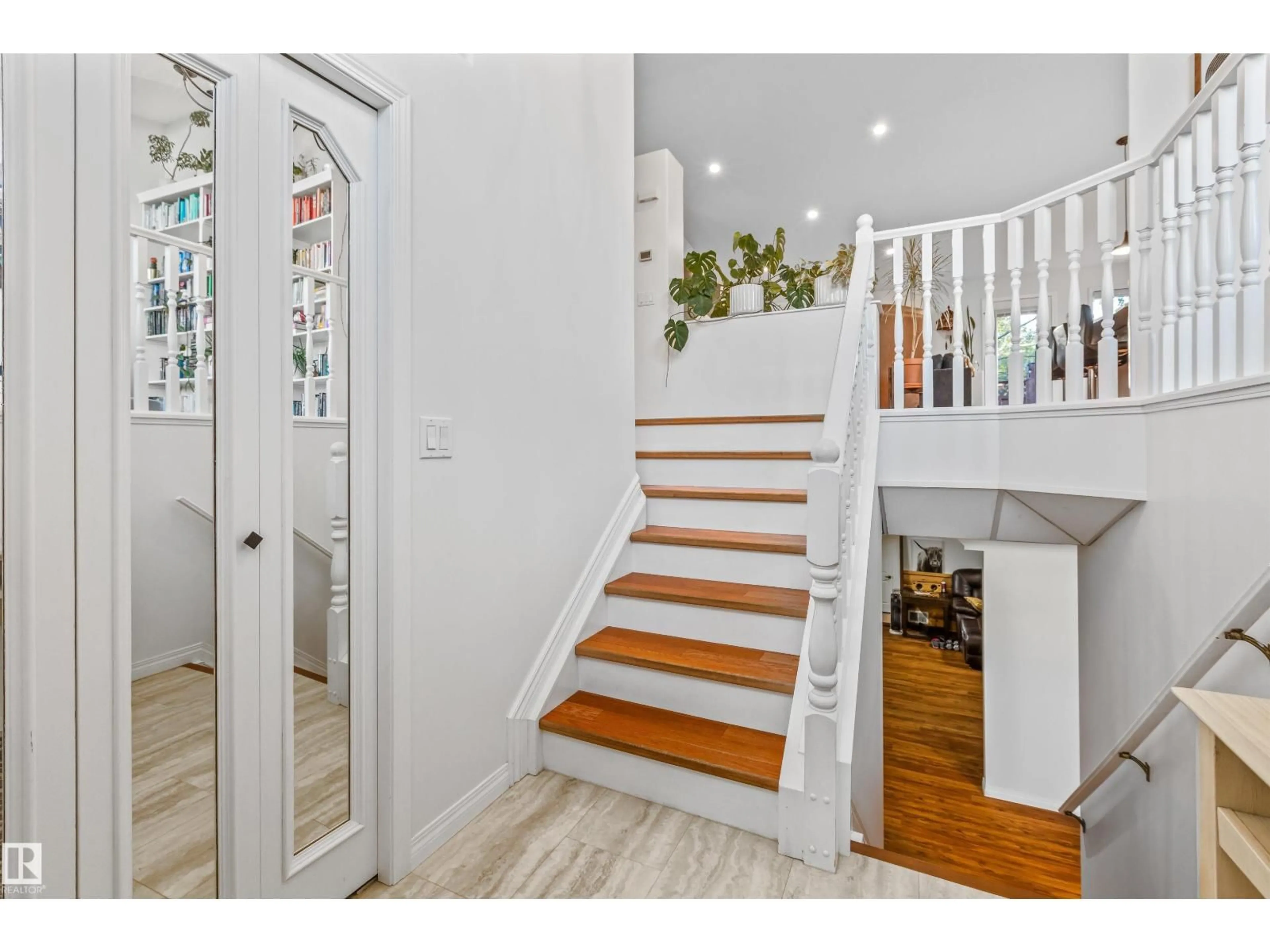 Indoor entryway for 176 HIGHLAND WY, Sherwood Park Alberta T8A5R2