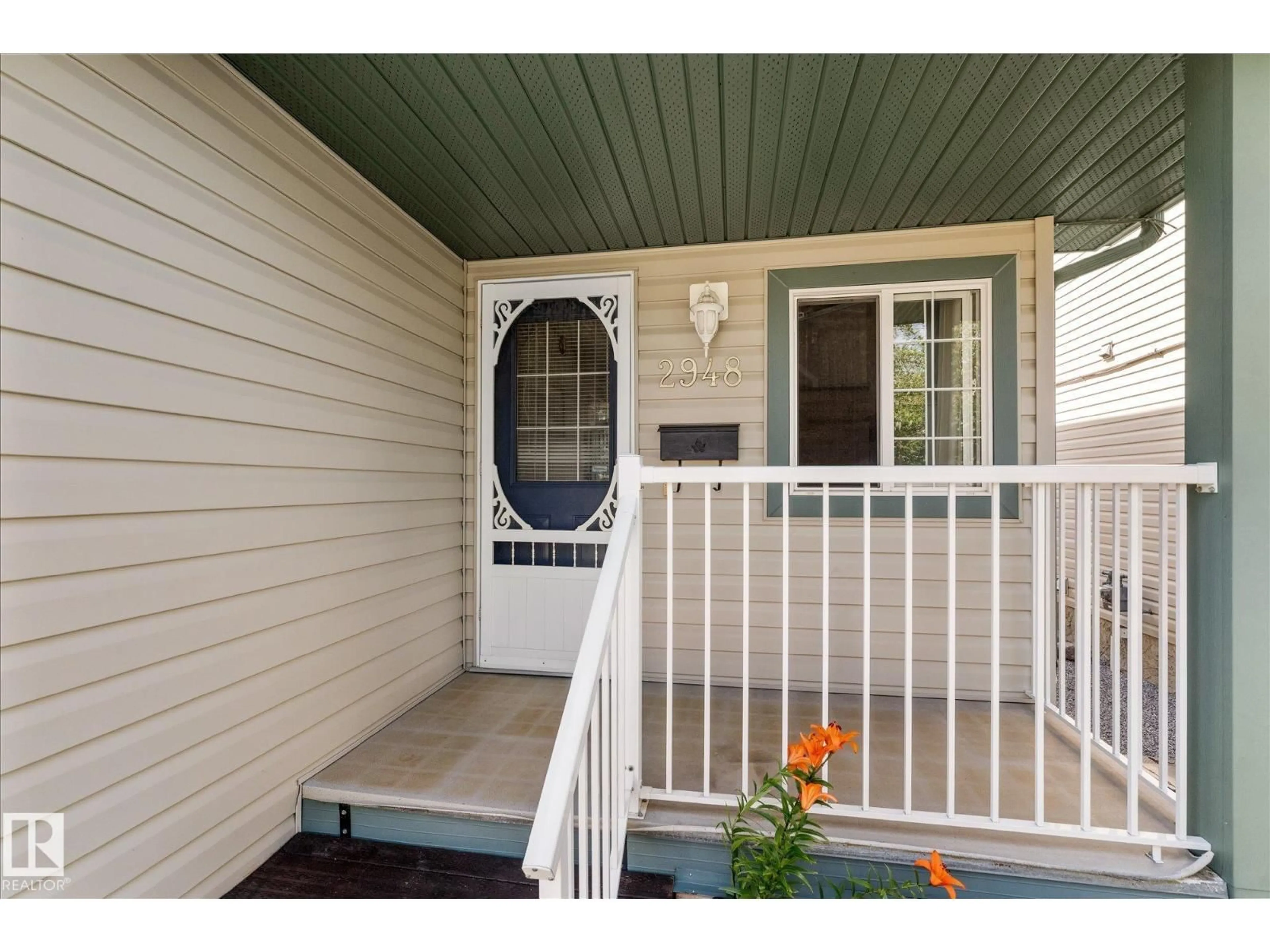 Indoor entryway for 2948 26 ST, Edmonton Alberta T6T2A1