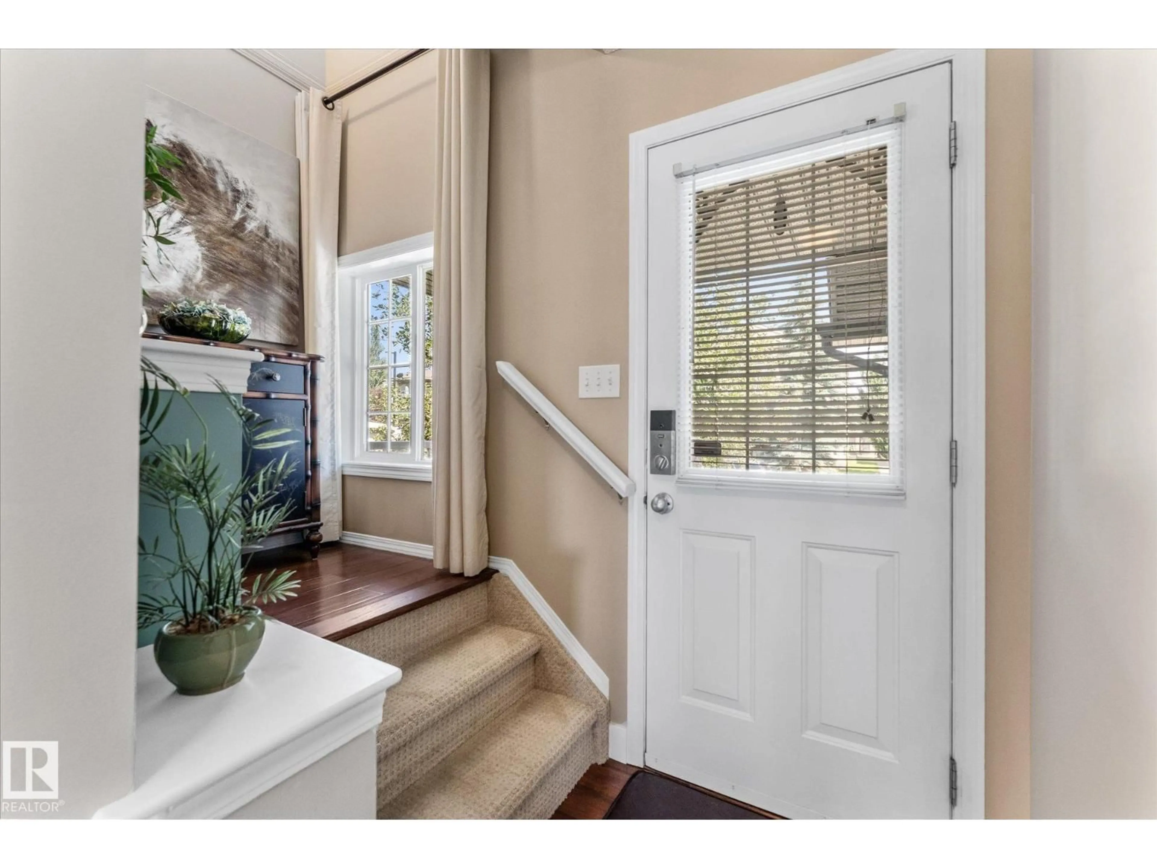 Indoor entryway for 2948 26 ST, Edmonton Alberta T6T2A1