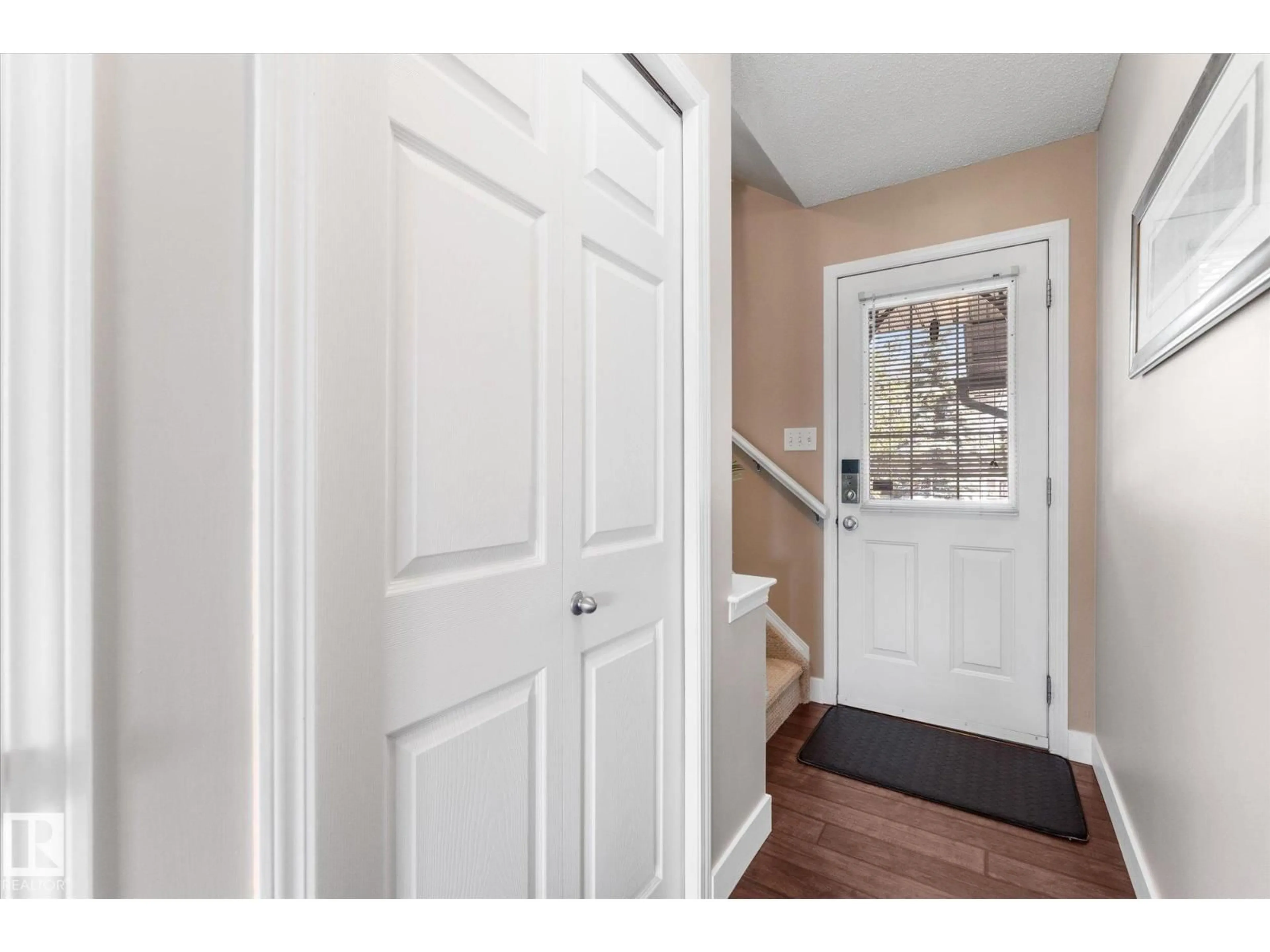 Indoor entryway for 2948 26 ST, Edmonton Alberta T6T2A1