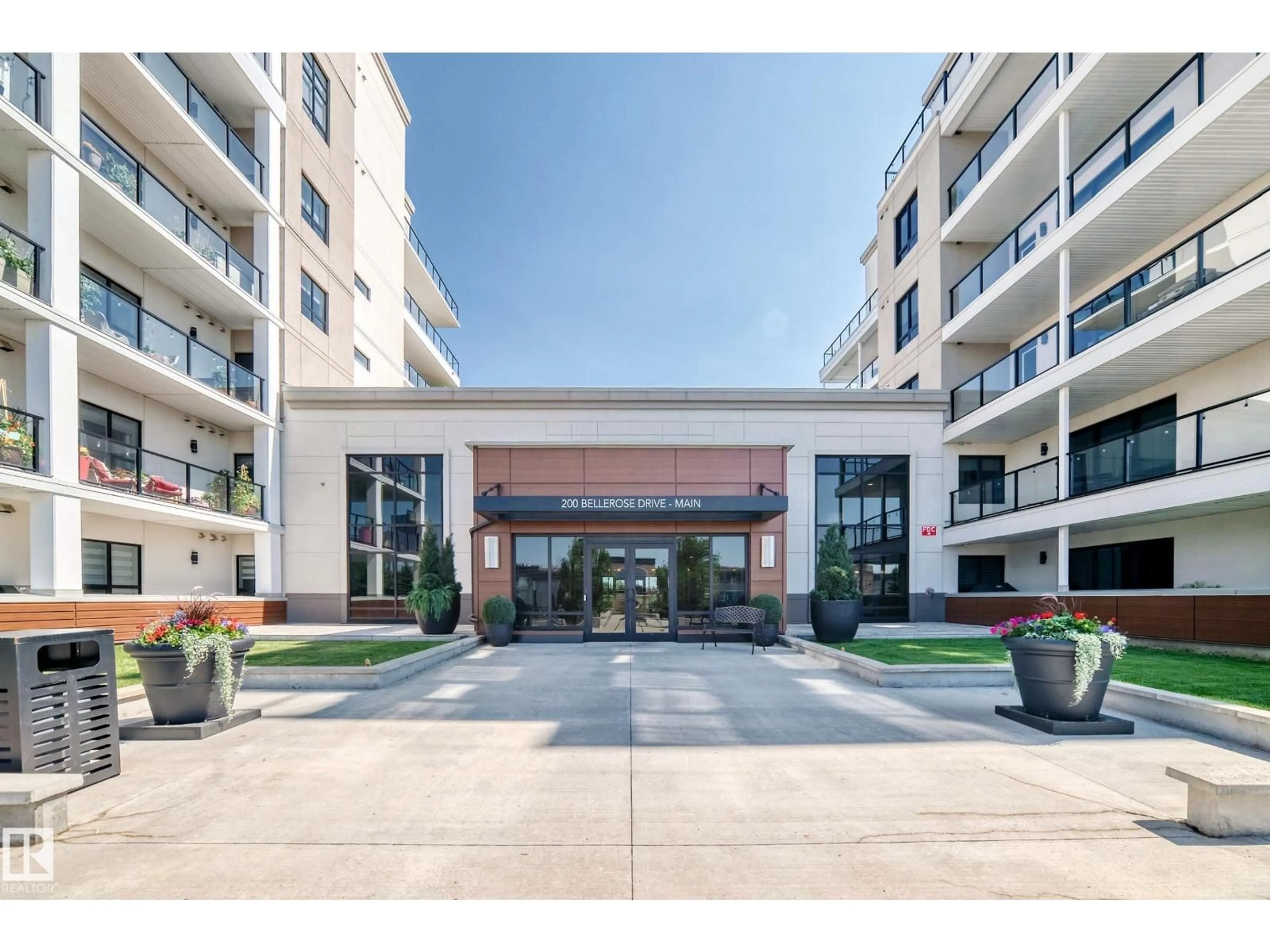 Indoor foyer for #507 - 200 BELLEROSE DR, St. Albert Alberta T8N7P7