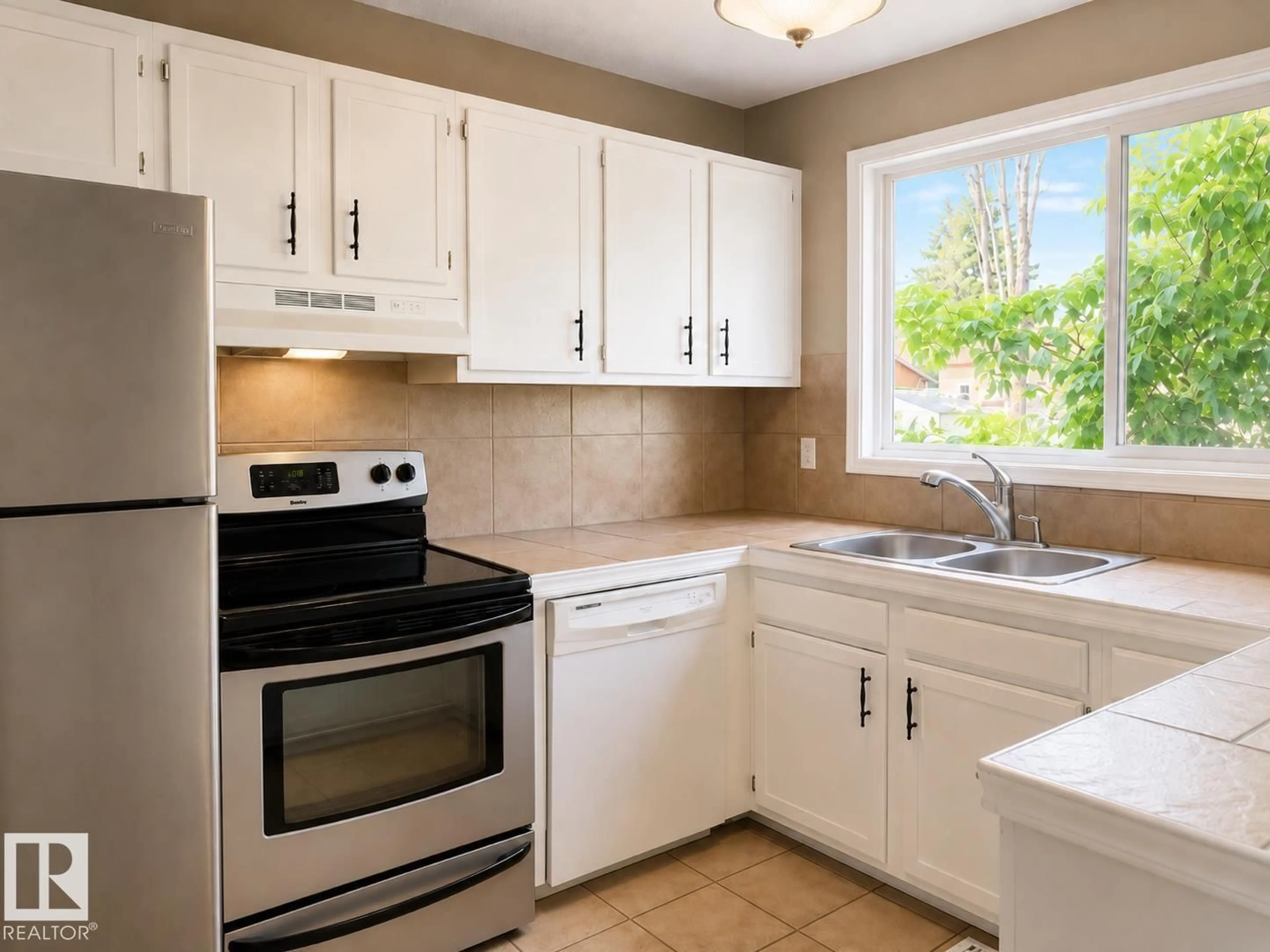 Standard kitchen, unknown for 229 19 ST, Cold Lake Alberta T9M1B7