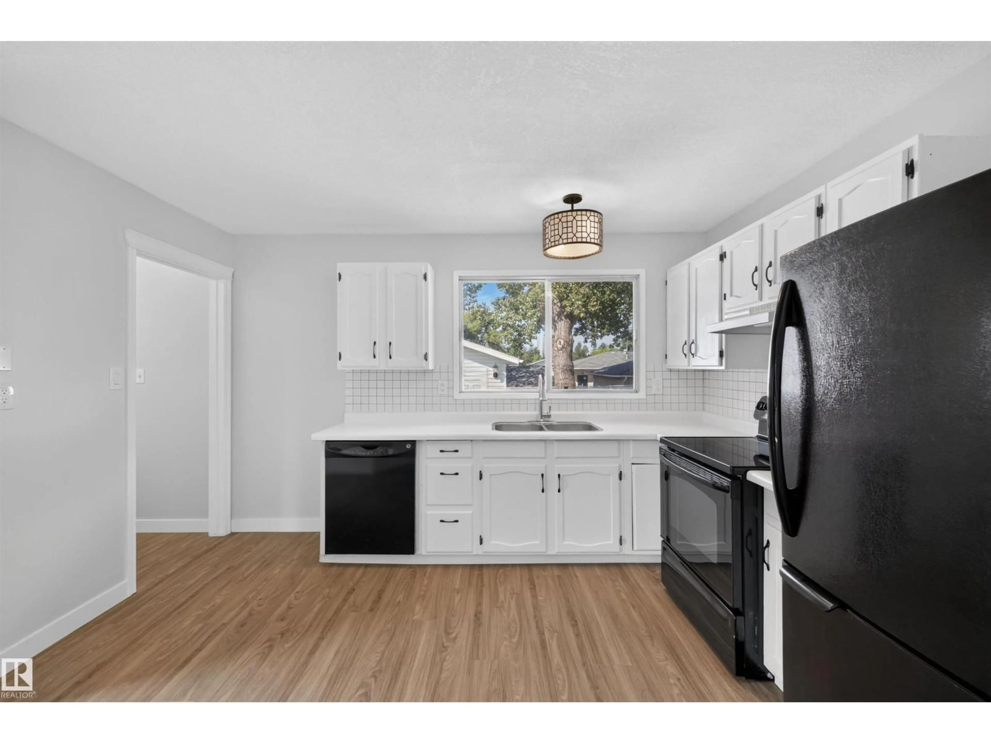Open concept kitchen, unknown for 59 GRANVILLE CR, Sherwood Park Alberta T8A3C1