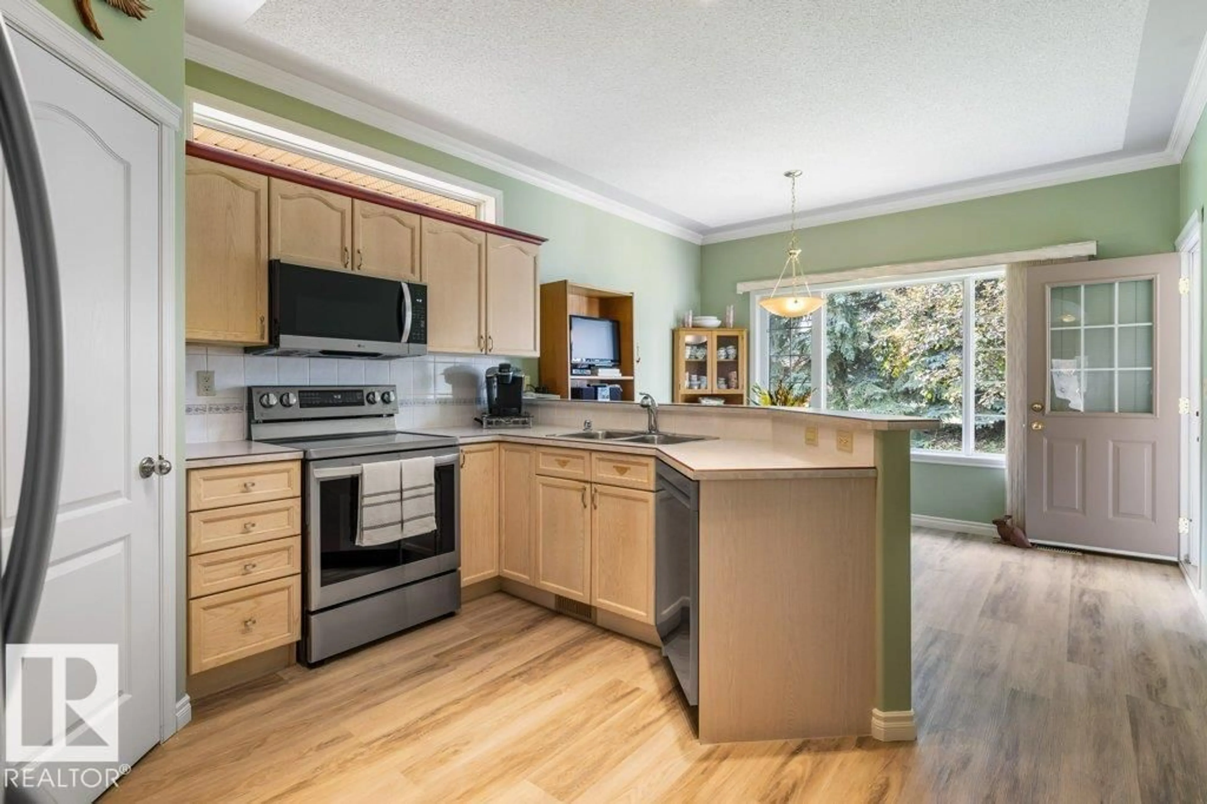 Open concept kitchen, wood/laminate floor for 170 - 27 KINGSWOOD BV, St. Albert Alberta T8N6Z6
