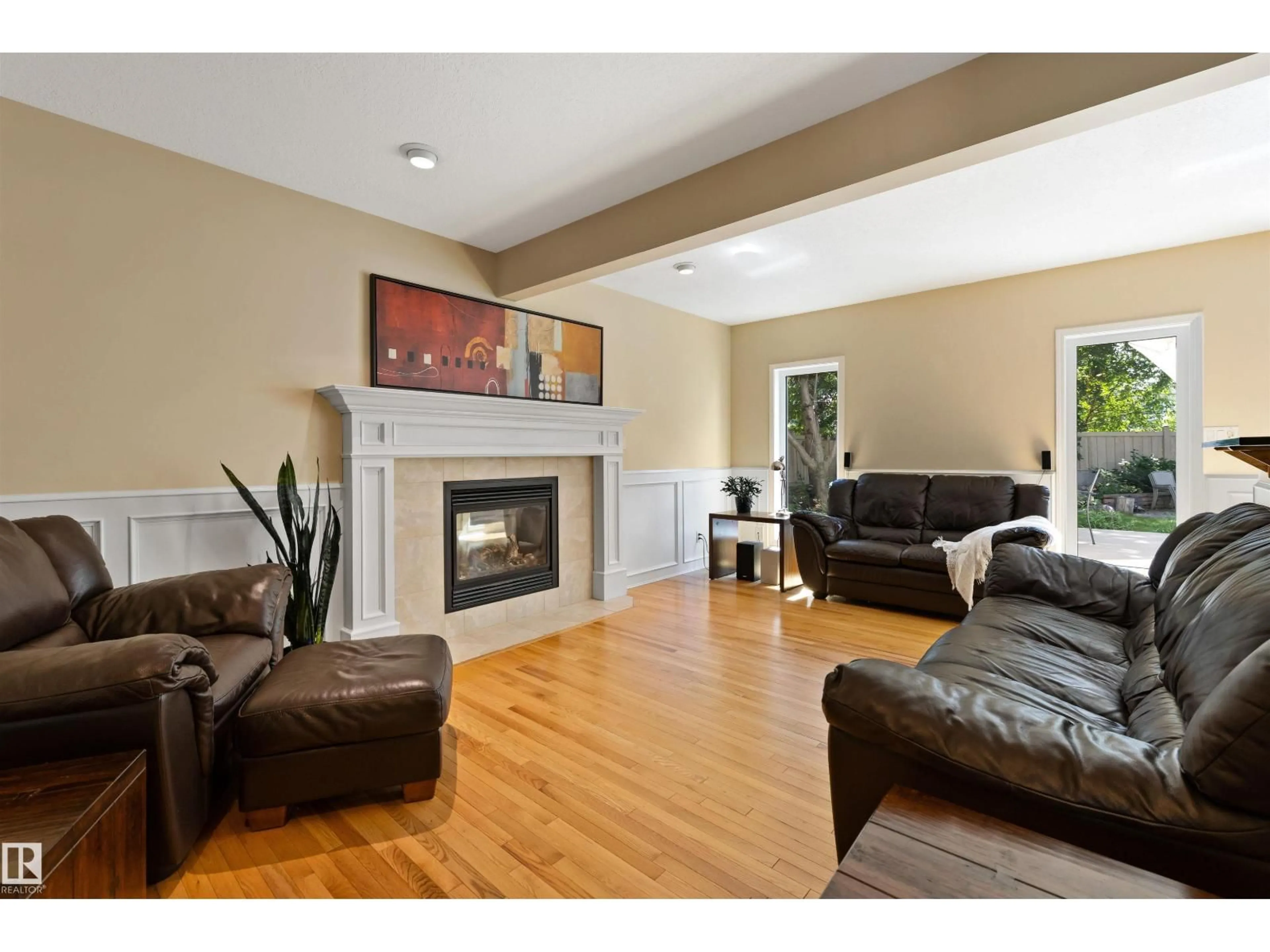 Living room with furniture, wood/laminate floor for 26 EASTBOURNE CL, St. Albert Alberta T8N5N5