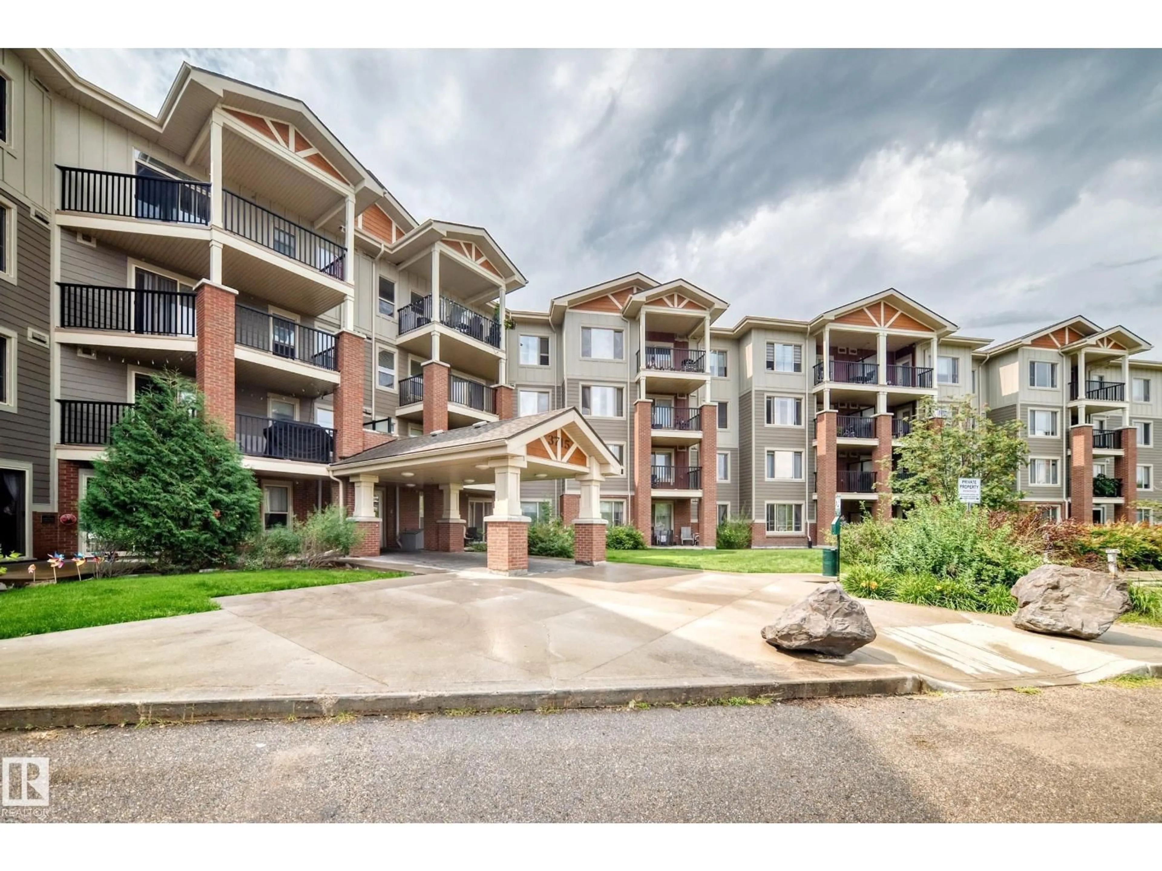 A pic from outside/outdoor area/front of a property/back of a property/a pic from drone, unknown for 411 - 3715 WHITELAW LN, Edmonton Alberta T6W2C3