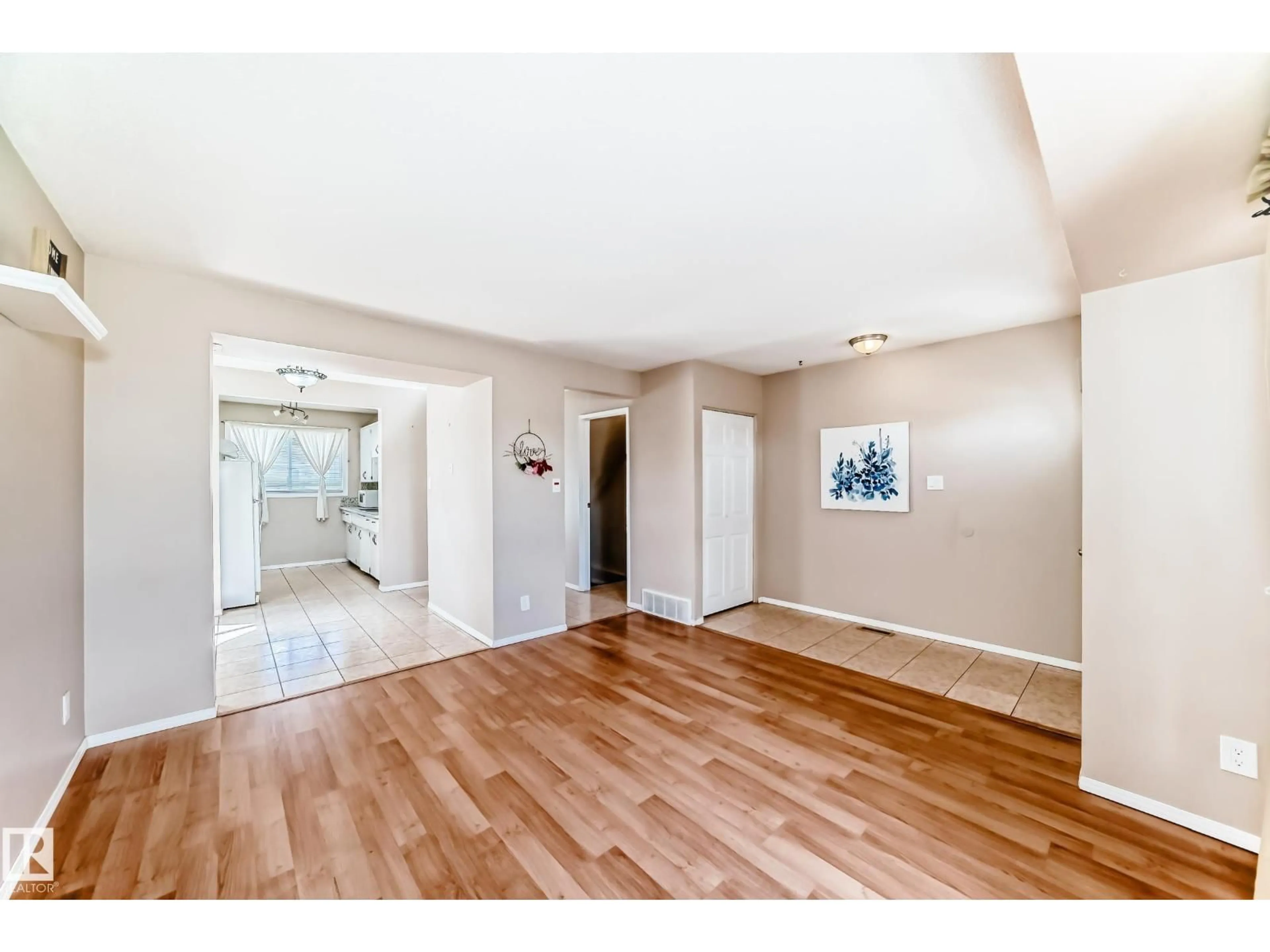 Unknown for 100 DICKINSFIELD CT, Edmonton Alberta T5V5V8
