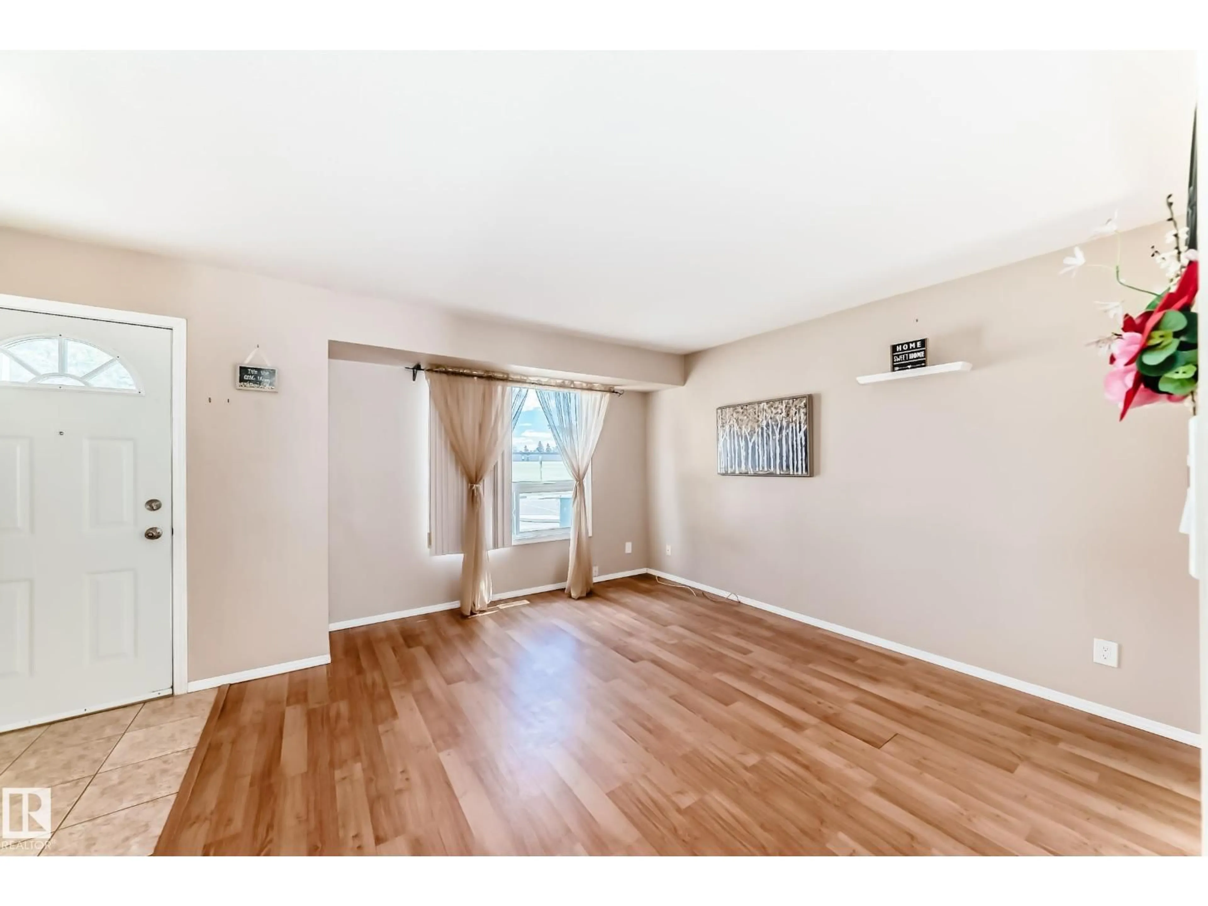 A pic of a room for 100 DICKINSFIELD CT, Edmonton Alberta T5V5V8