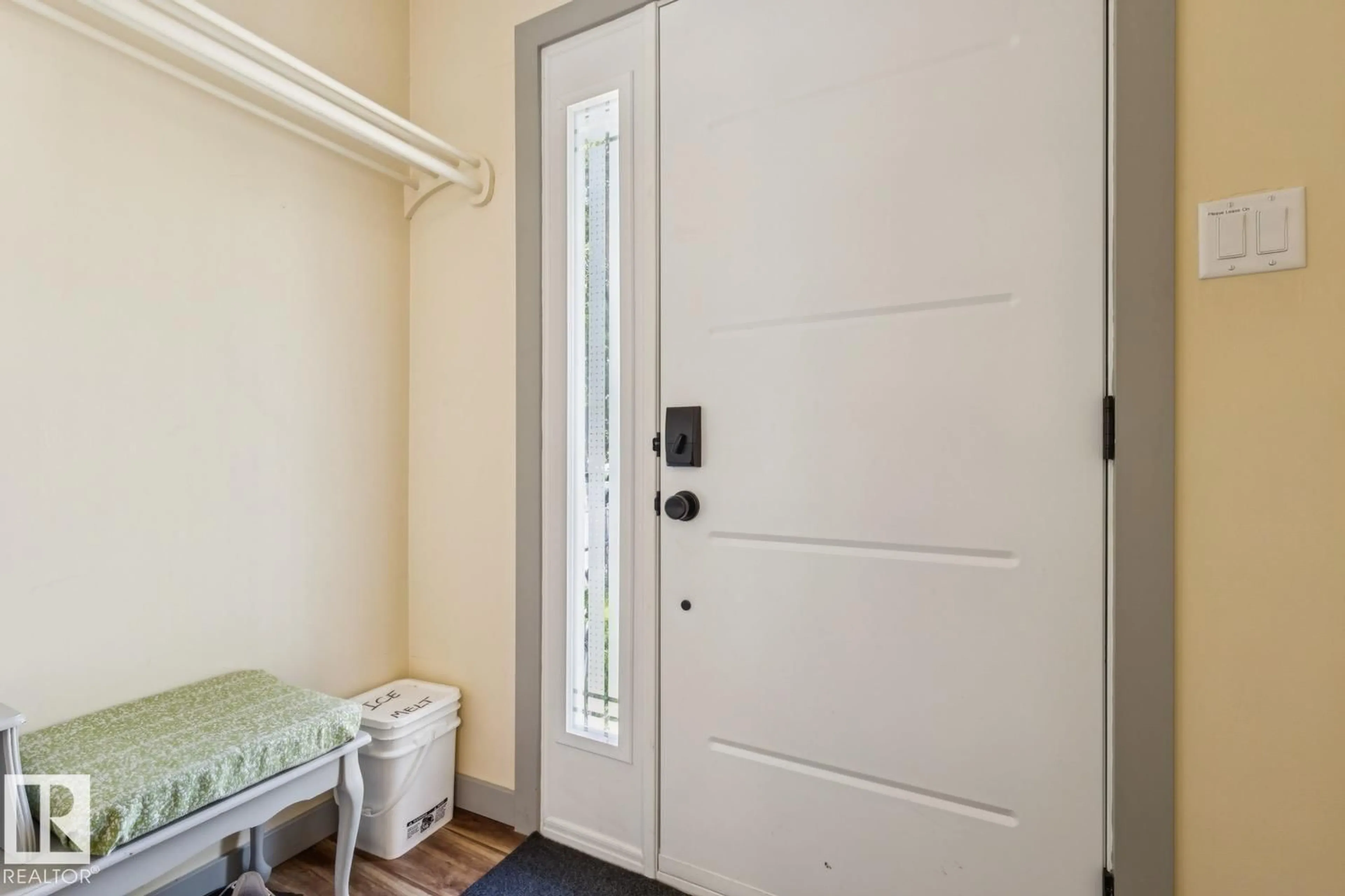 Indoor entryway for 11625 83 ST, Edmonton Alberta T5B2Y7