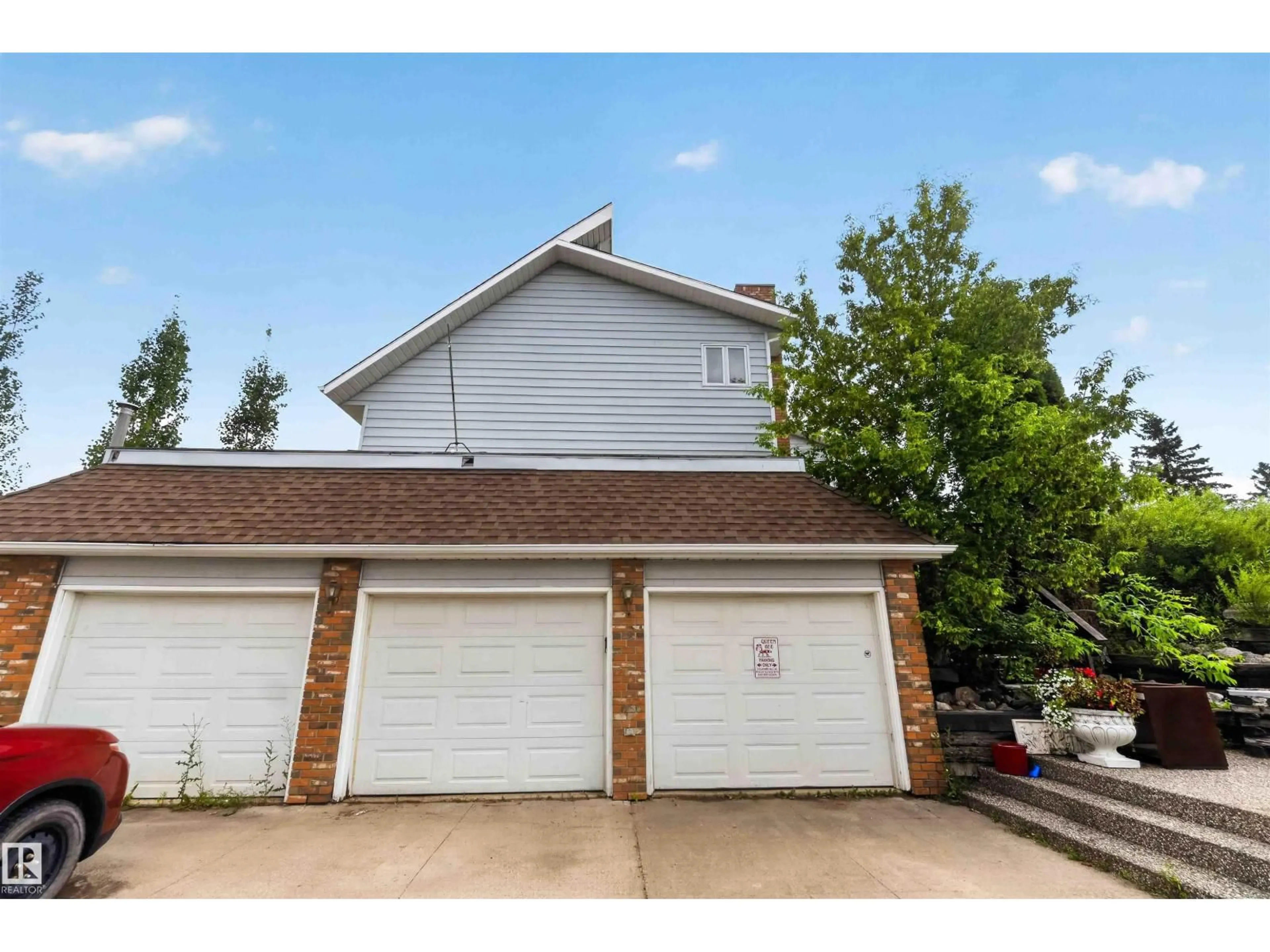 Indoor garage for 53504 - 35 RGE ROAD 280, Rural Parkland County Alberta T7X3V6
