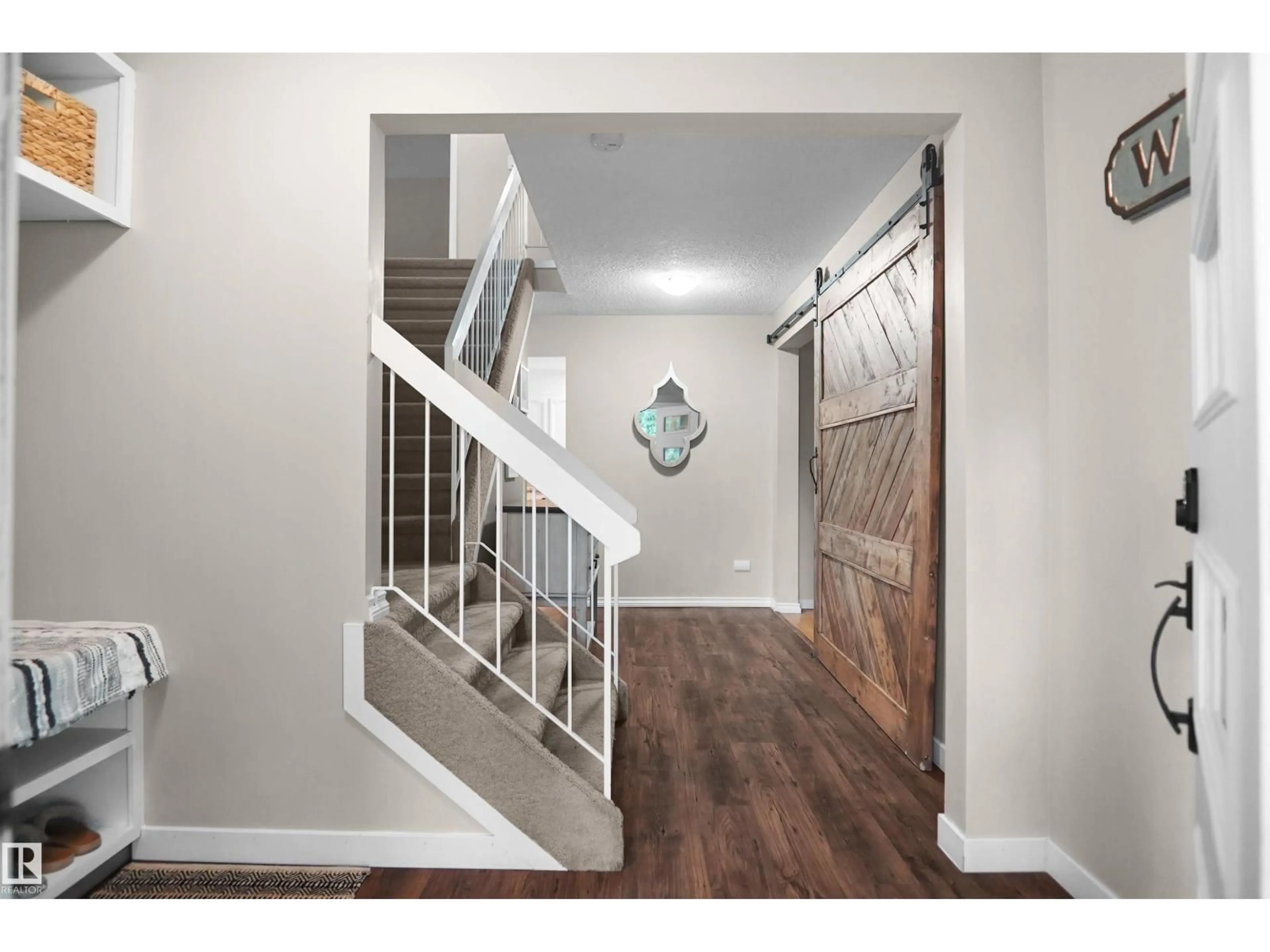 Indoor entryway for 112 GARIEPY CR, Edmonton Alberta T6M1A1