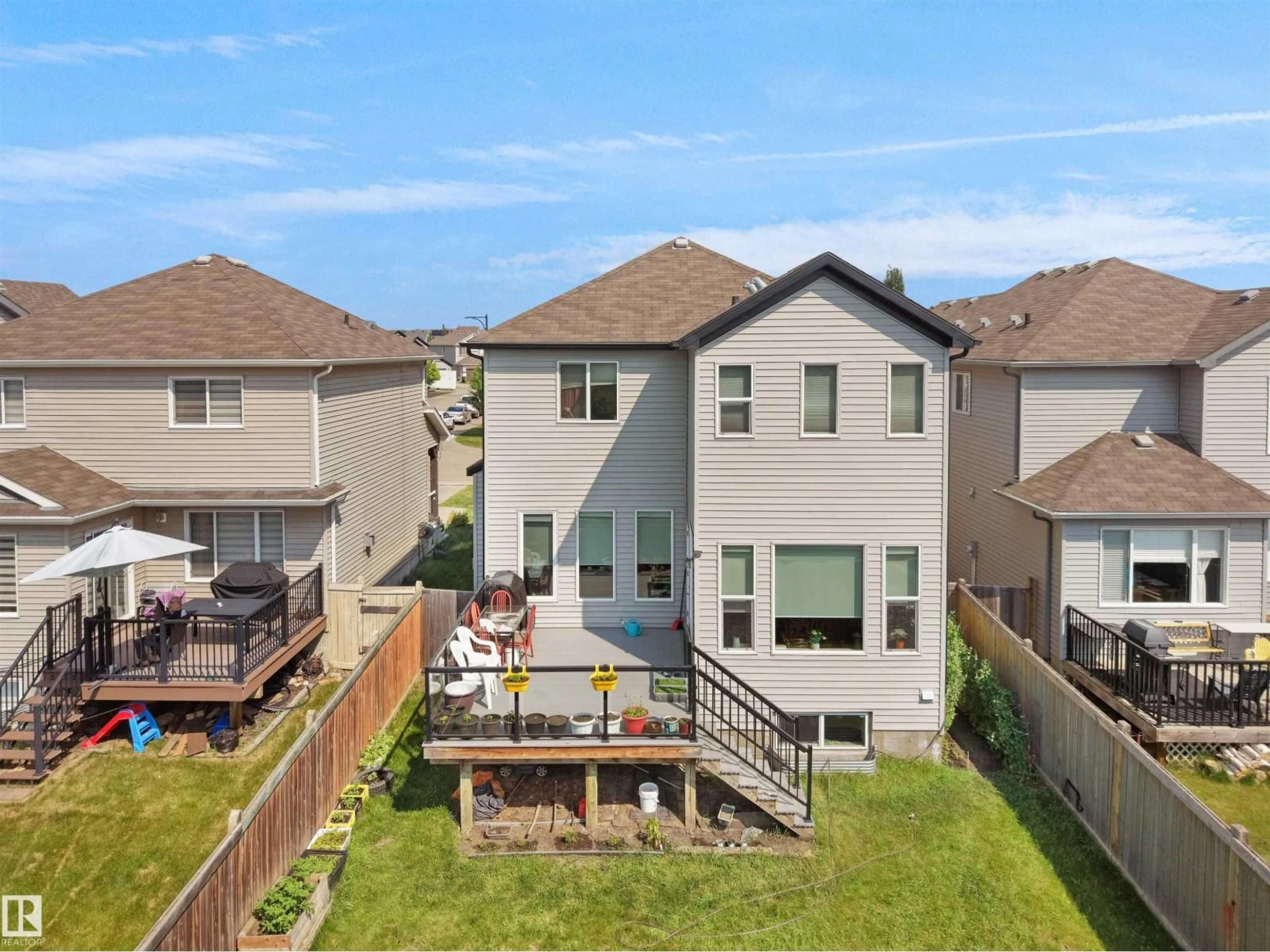A pic from outside/outdoor area/front of a property/back of a property/a pic from drone, unknown for 1716 60 ST, Edmonton Alberta T6X0W4