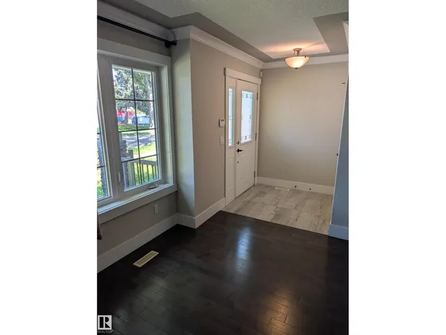 10711 70 AV, Edmonton 2