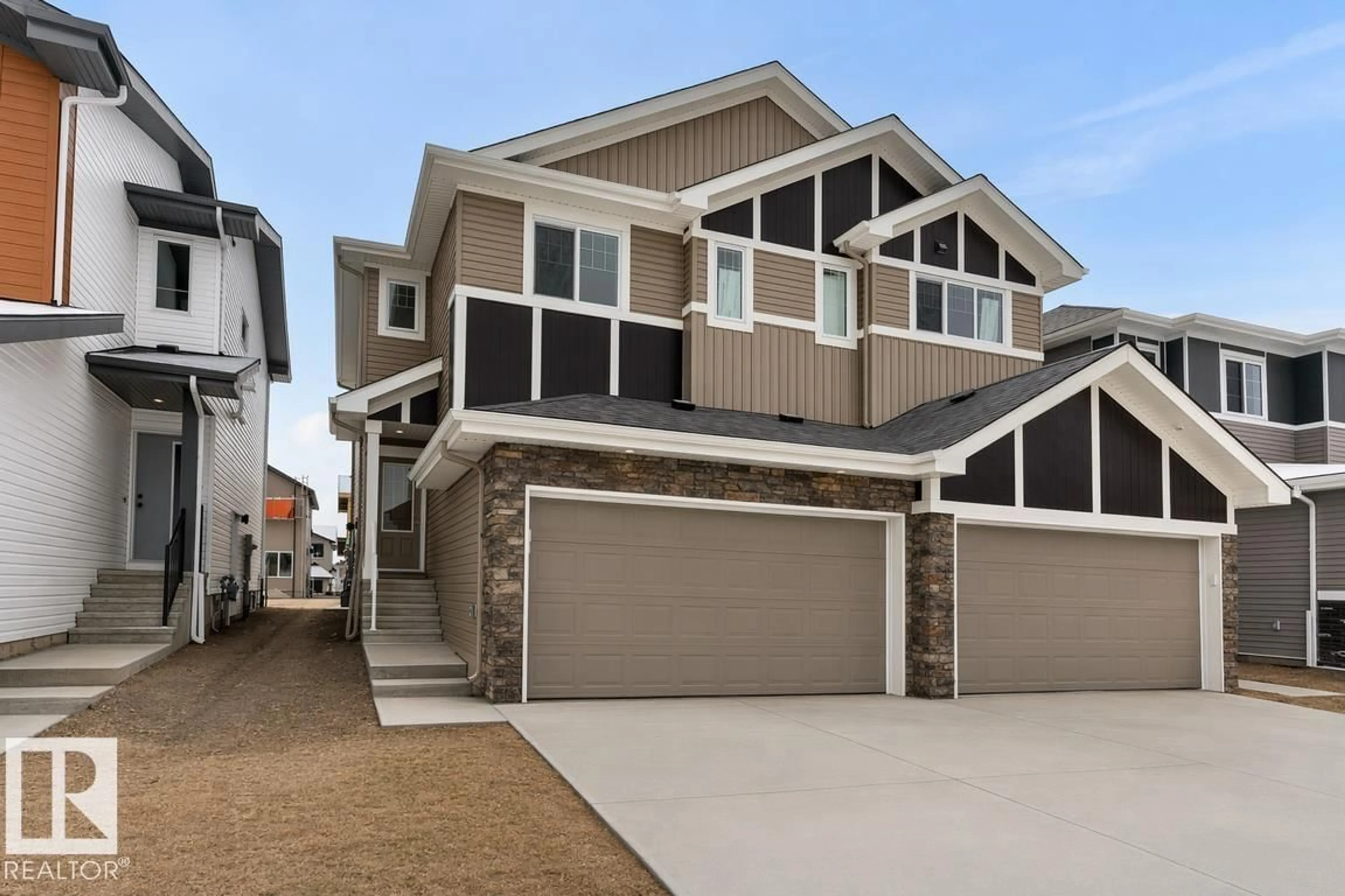 Home with vinyl exterior material, street for 919 19 AV, Edmonton Alberta T6T2X4