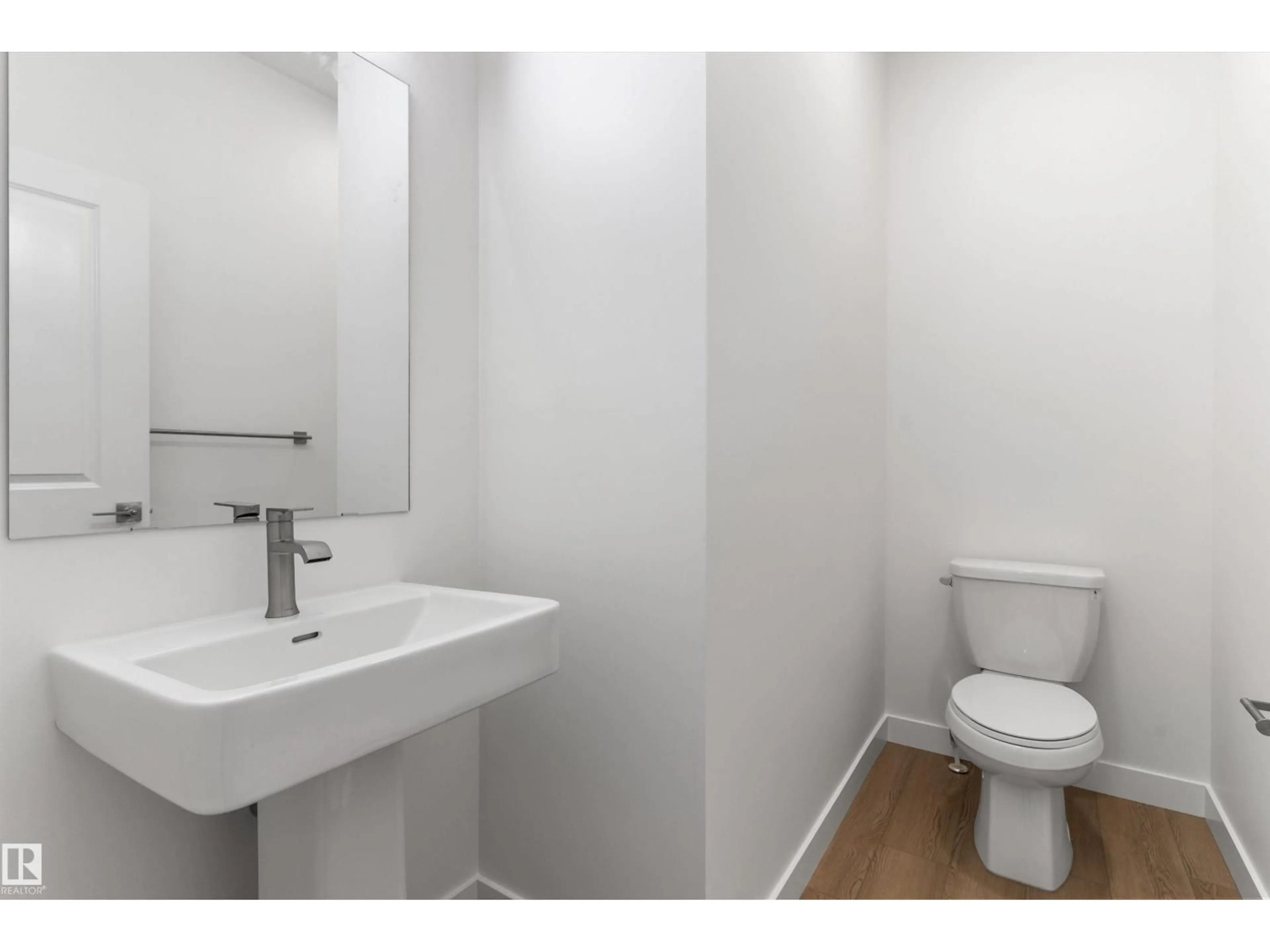 Standard bathroom, unknown for 919 19 AV, Edmonton Alberta T6T2X4