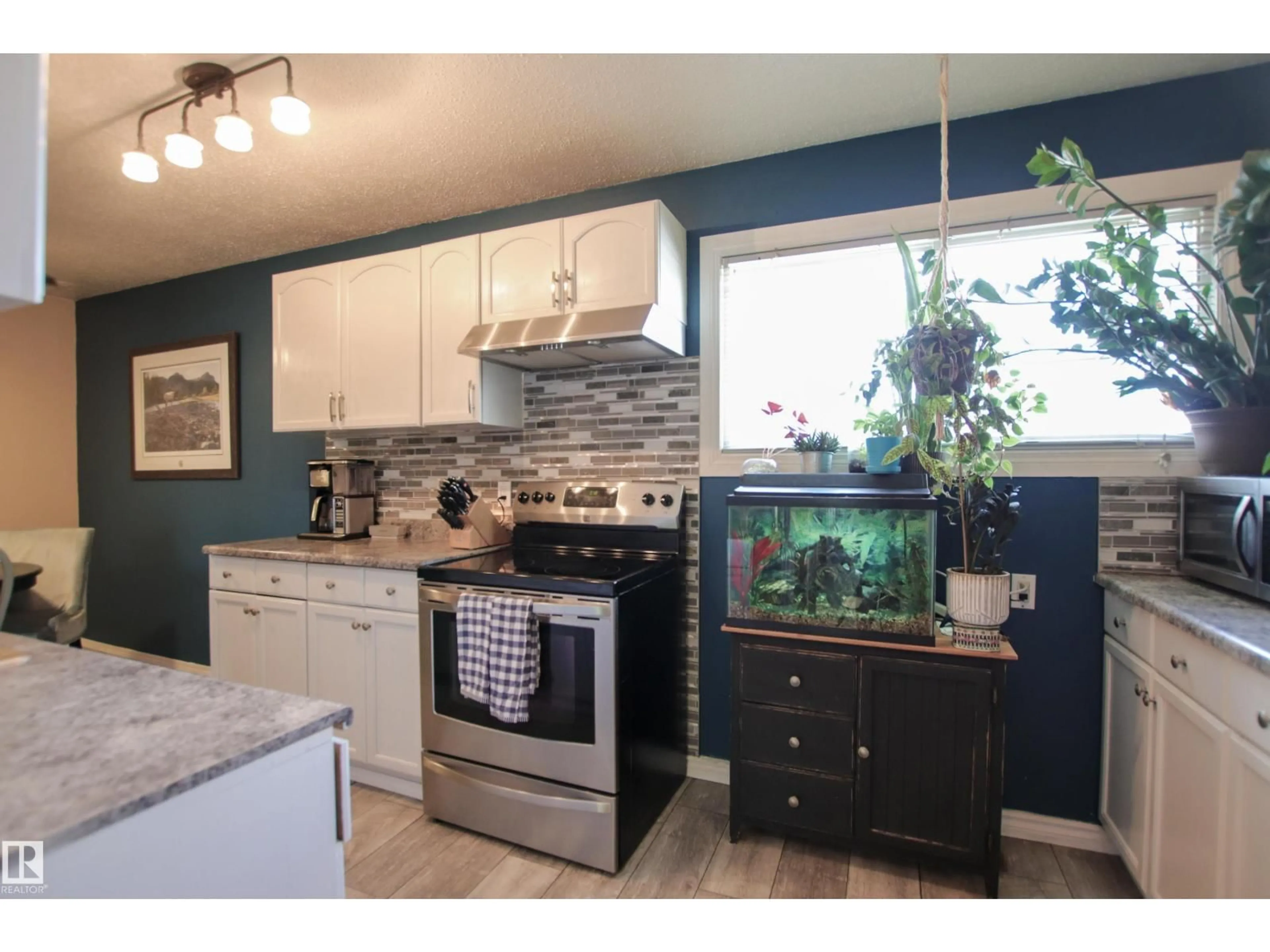 Open concept kitchen, unknown for 10D TWIN TC NW, Edmonton Alberta T6K1V4