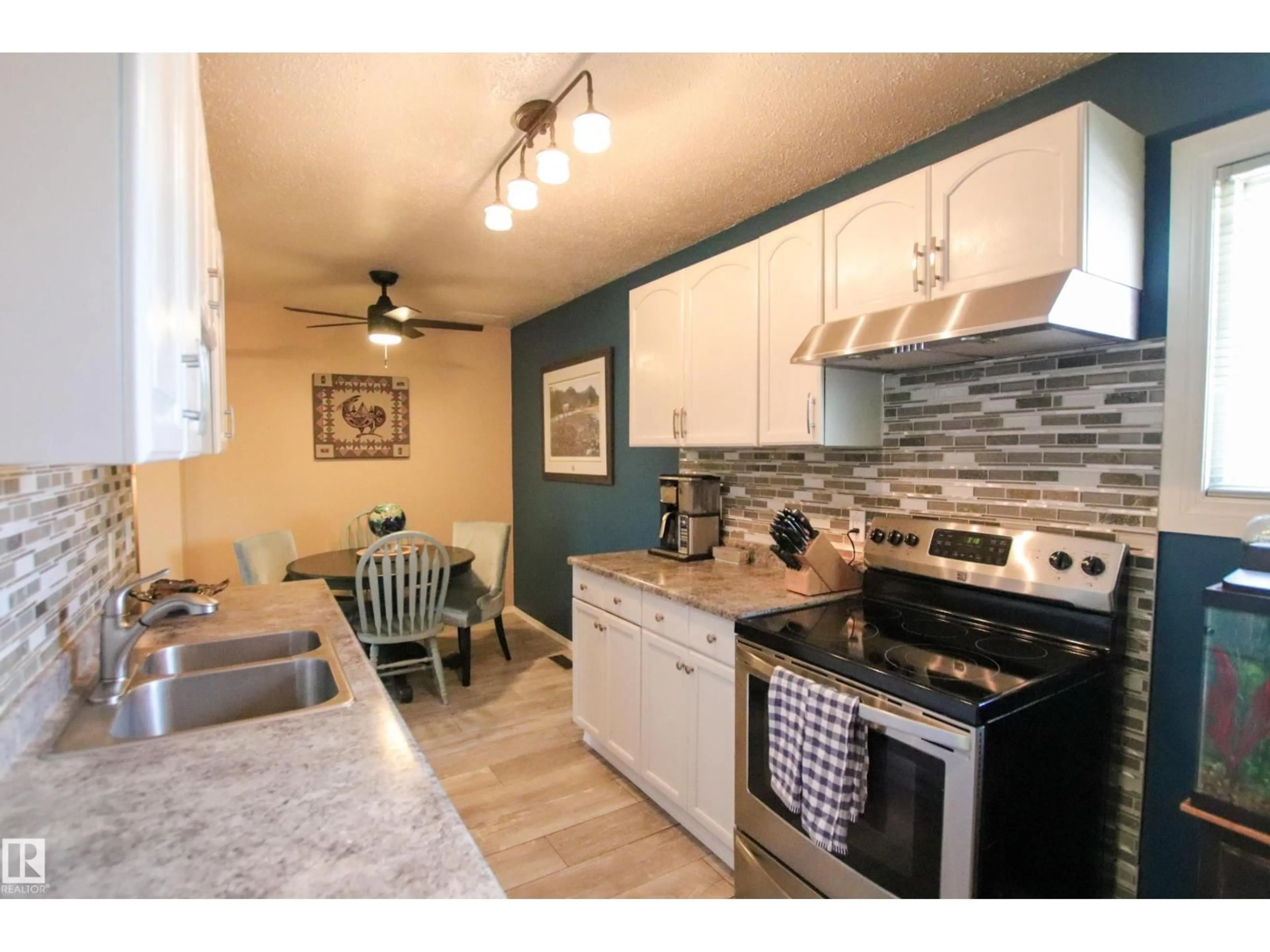 Standard kitchen, unknown for 10D TWIN TC NW, Edmonton Alberta T6K1V4