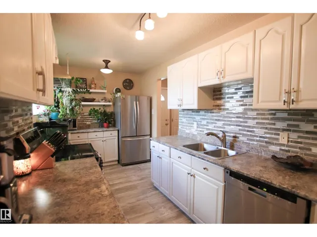 10D TWIN TC NW, Edmonton 5