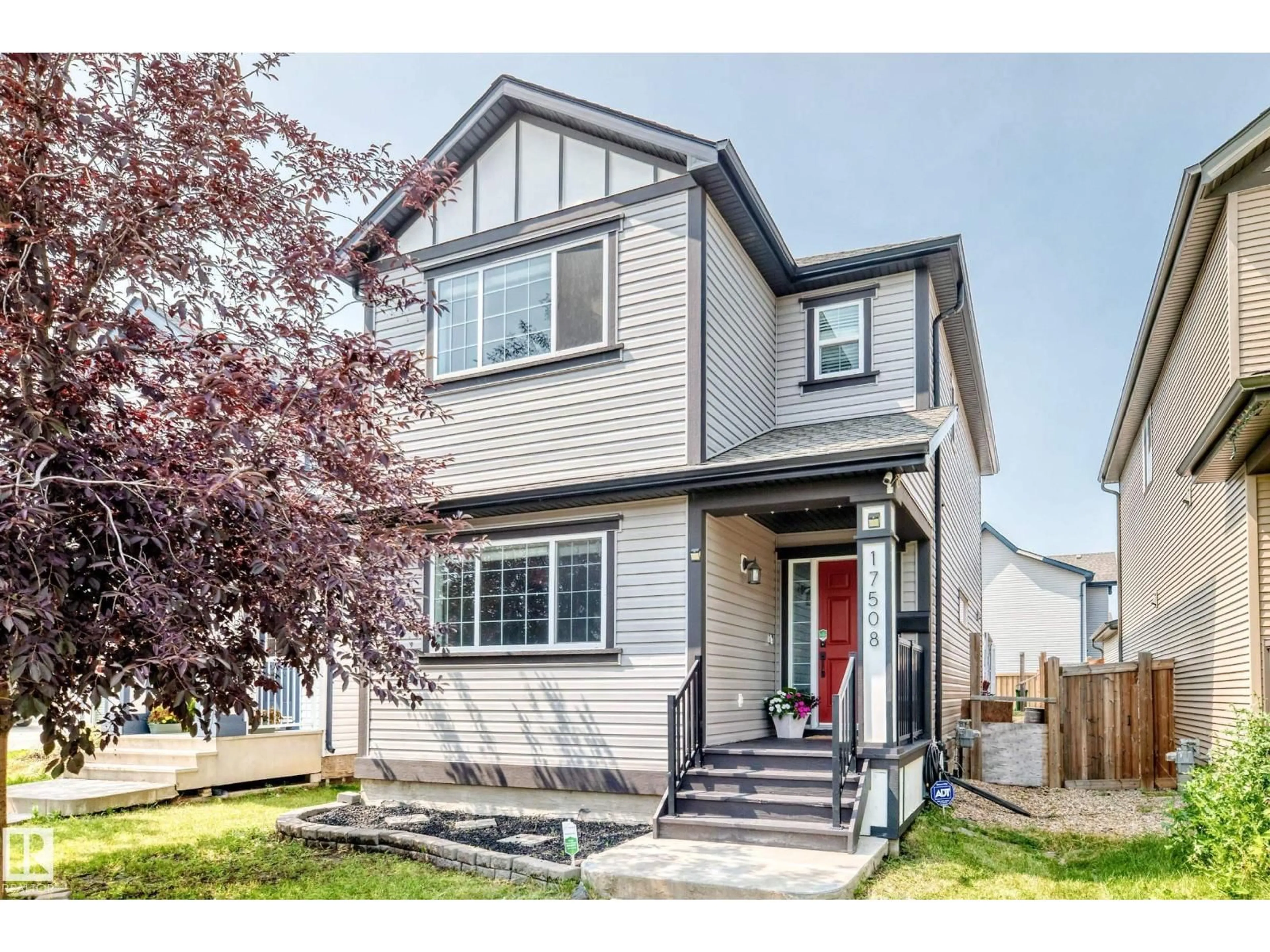 Home with vinyl exterior material, street for 17508 58 ST, Edmonton Alberta T5T0T5