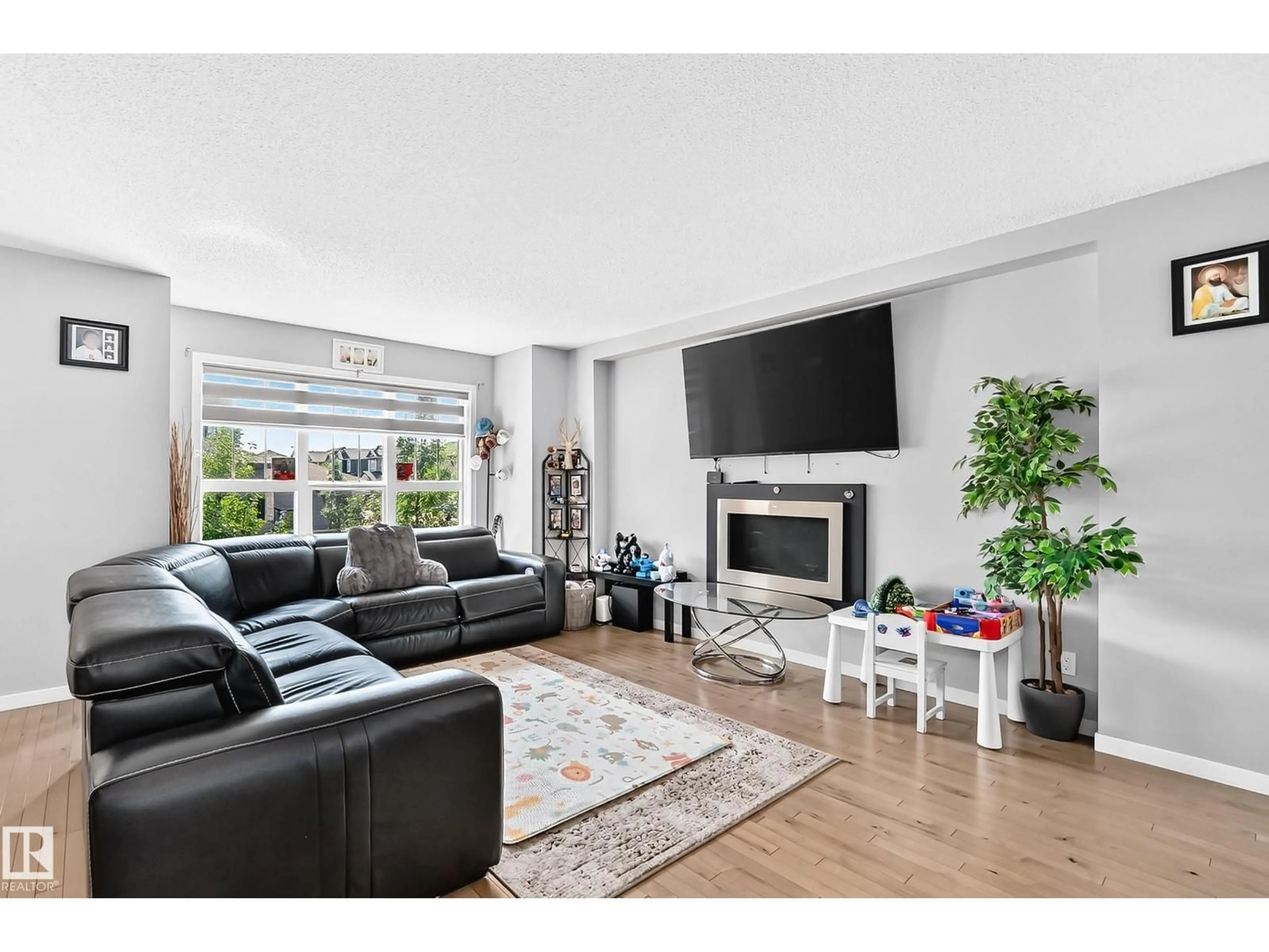 Living room with furniture, unknown for SW - 5280 21 AV, Edmonton Alberta T6X1X3