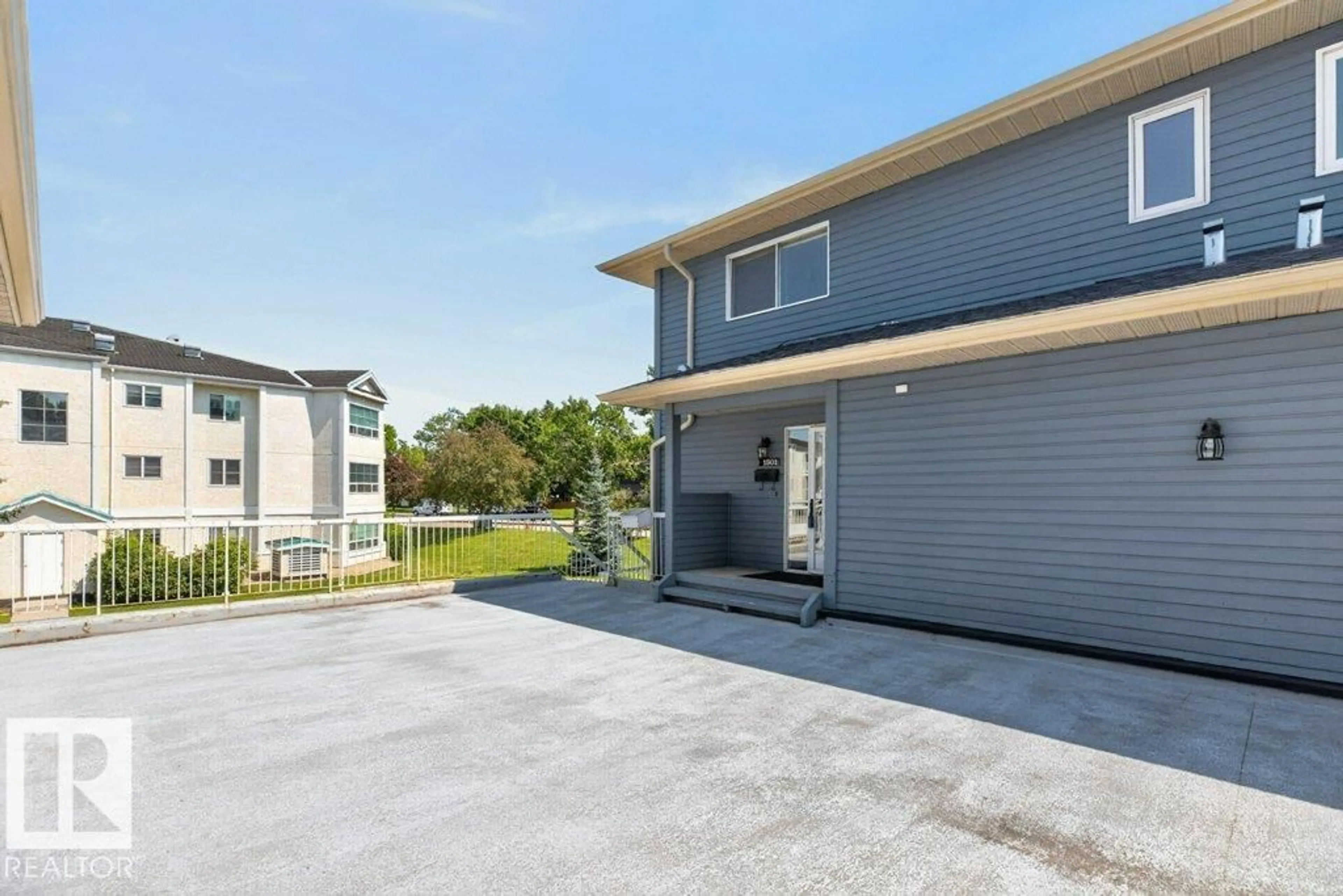 A pic from outside/outdoor area/front of a property/back of a property/a pic from drone, unknown for 1501 LAKESIDE GR, St. Albert Alberta T8N3T3