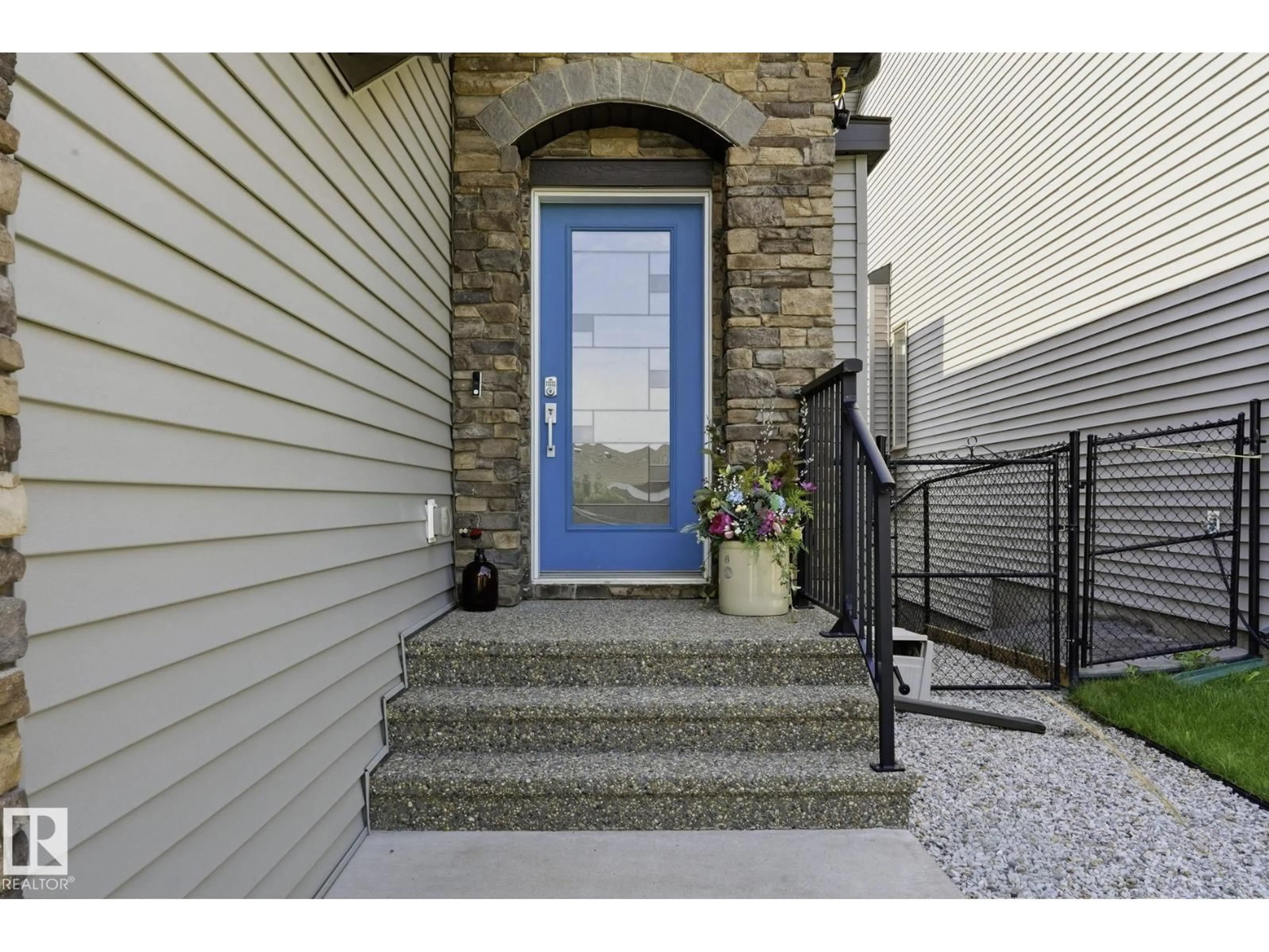 Indoor entryway for 3 GARNEAU GA, Spruce Grove Alberta T7X0M6