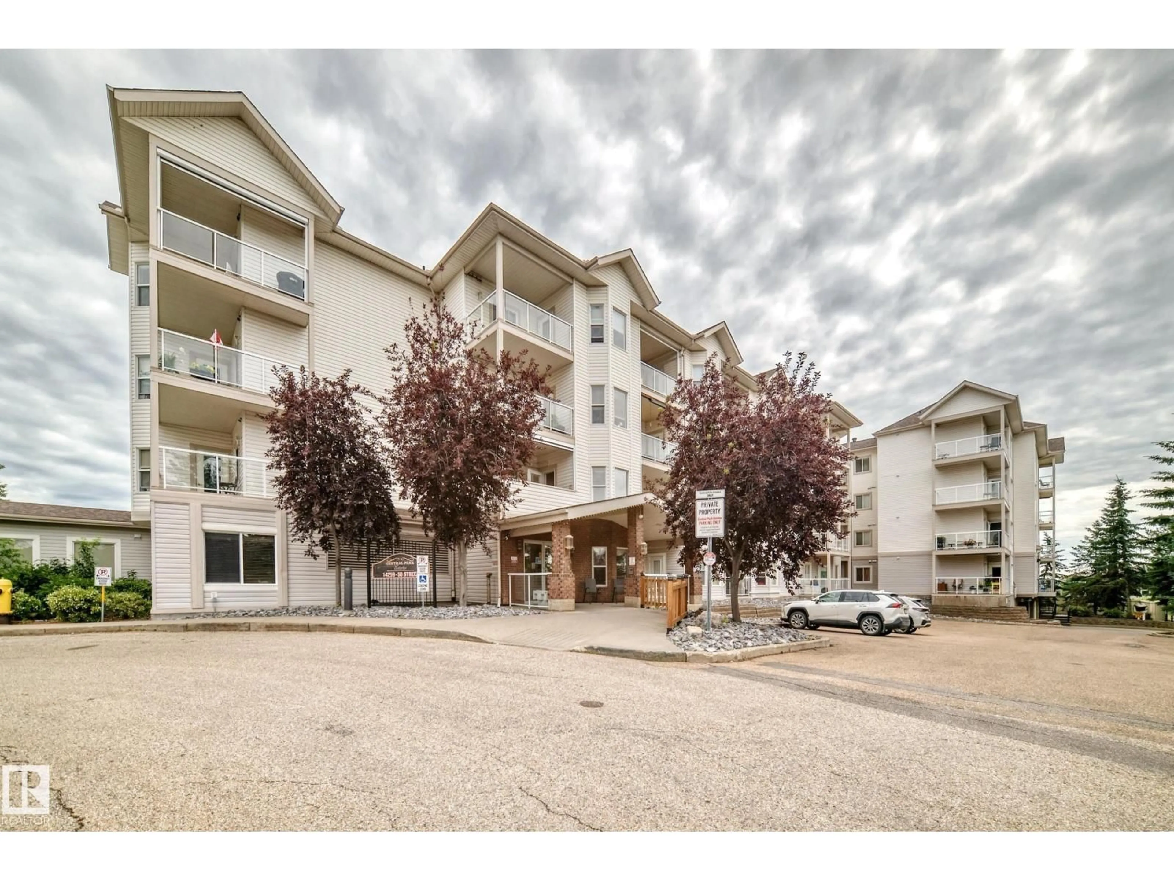 Patio, unknown for 421 14259 50 ST, Edmonton Alberta T5A5J2