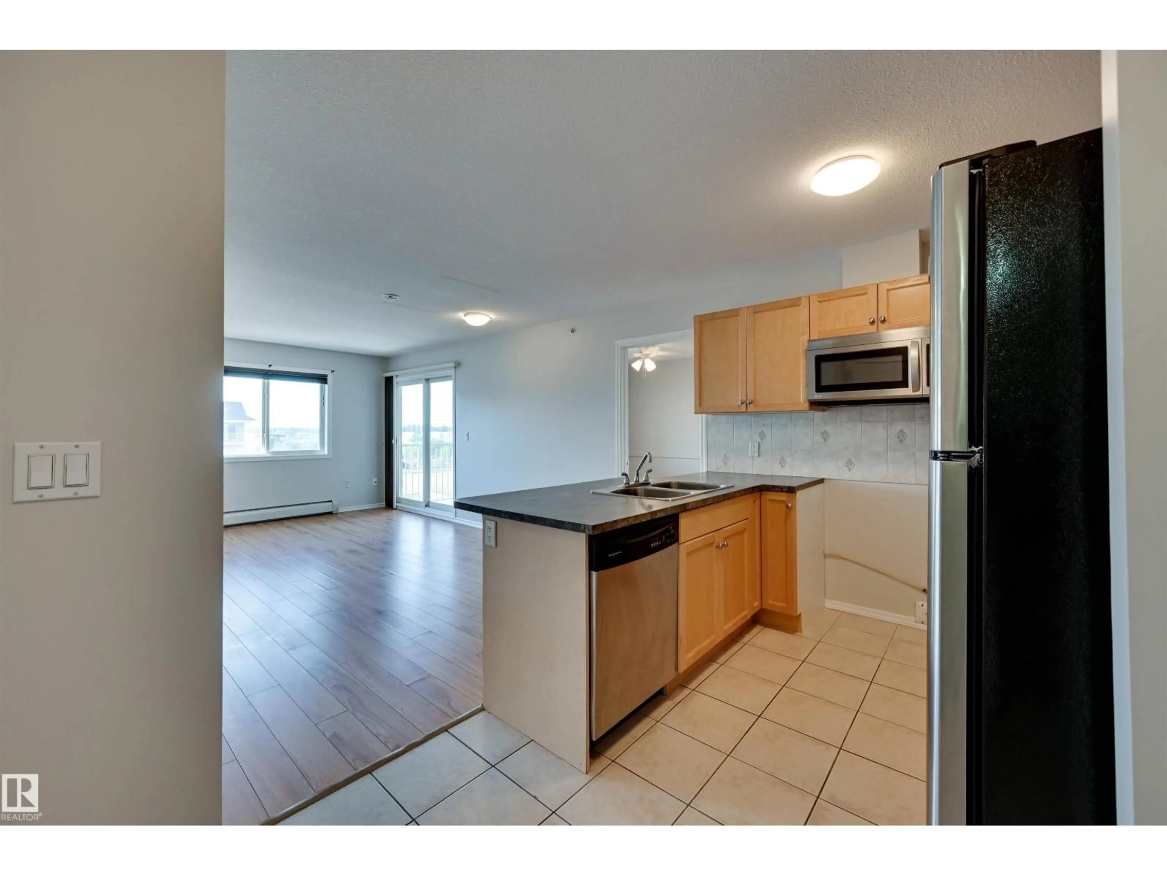 Standard kitchen, unknown for 4309 - 430 33 ST, Stony Plain Alberta T7Z0C4