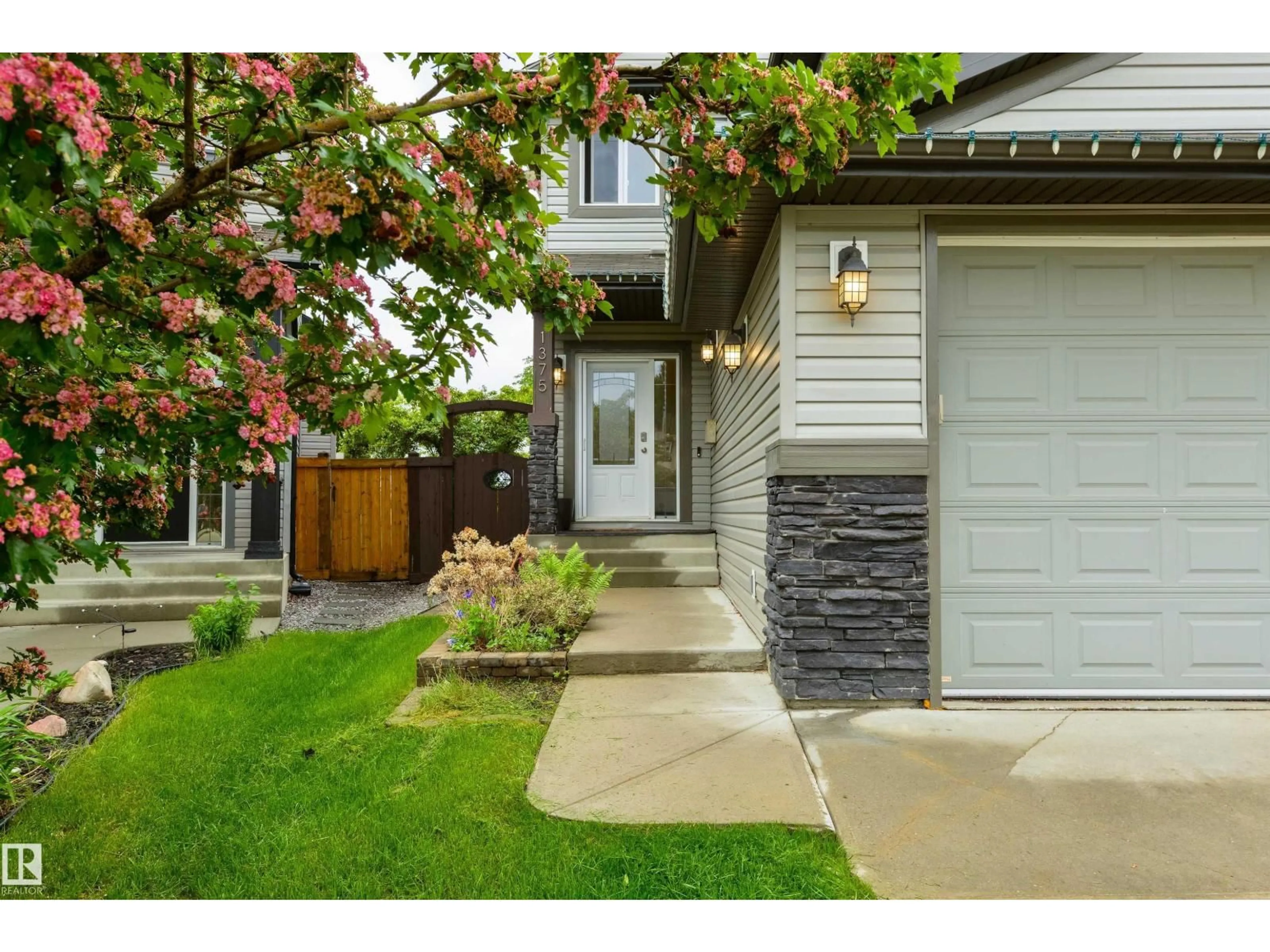 Unknown for 1375 113 ST, Edmonton Alberta T6W0N6