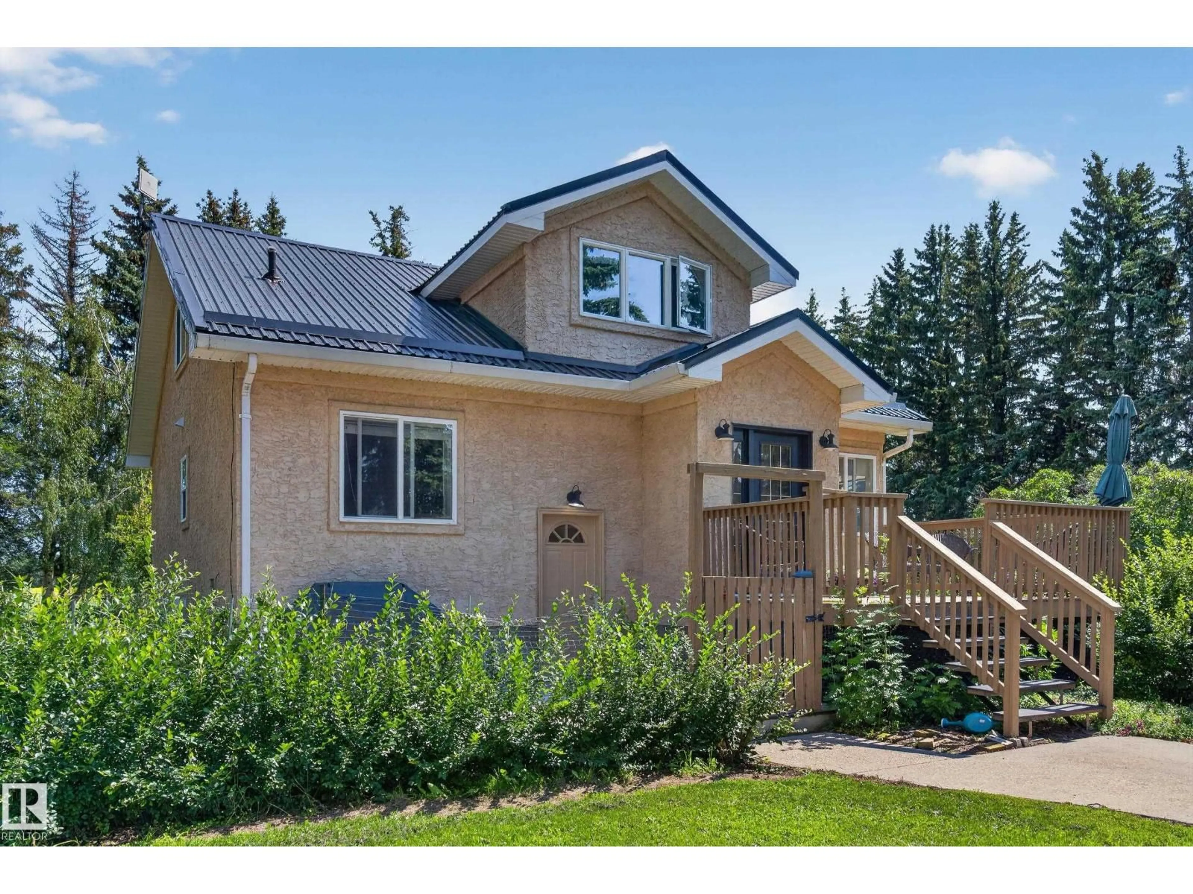 Home with vinyl exterior material, unknown for 50120 RGE RD 270, Rural Leduc County Alberta T0C0V0