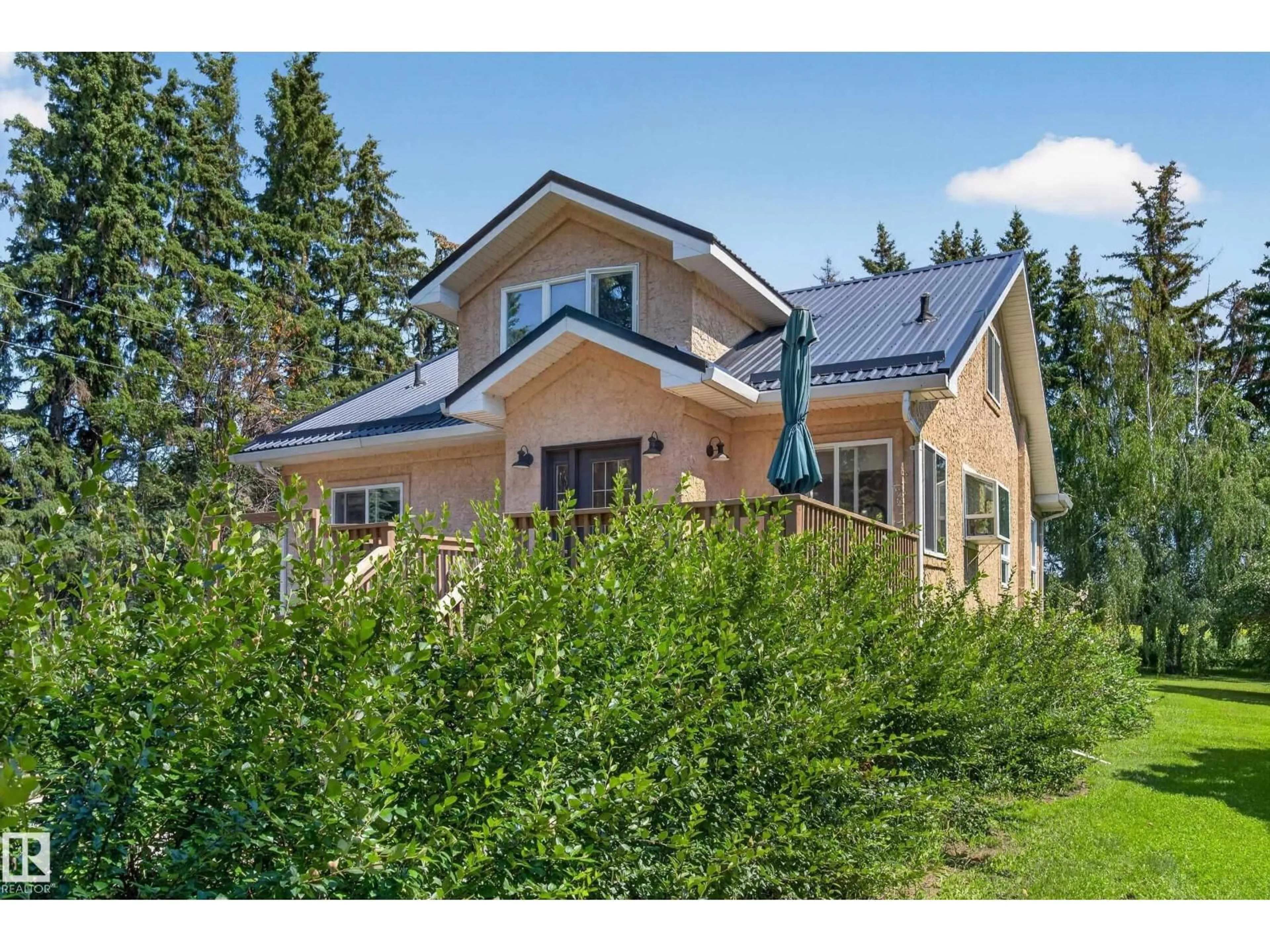 Home with vinyl exterior material, unknown for 50120 RGE RD 270, Rural Leduc County Alberta T0C0V0