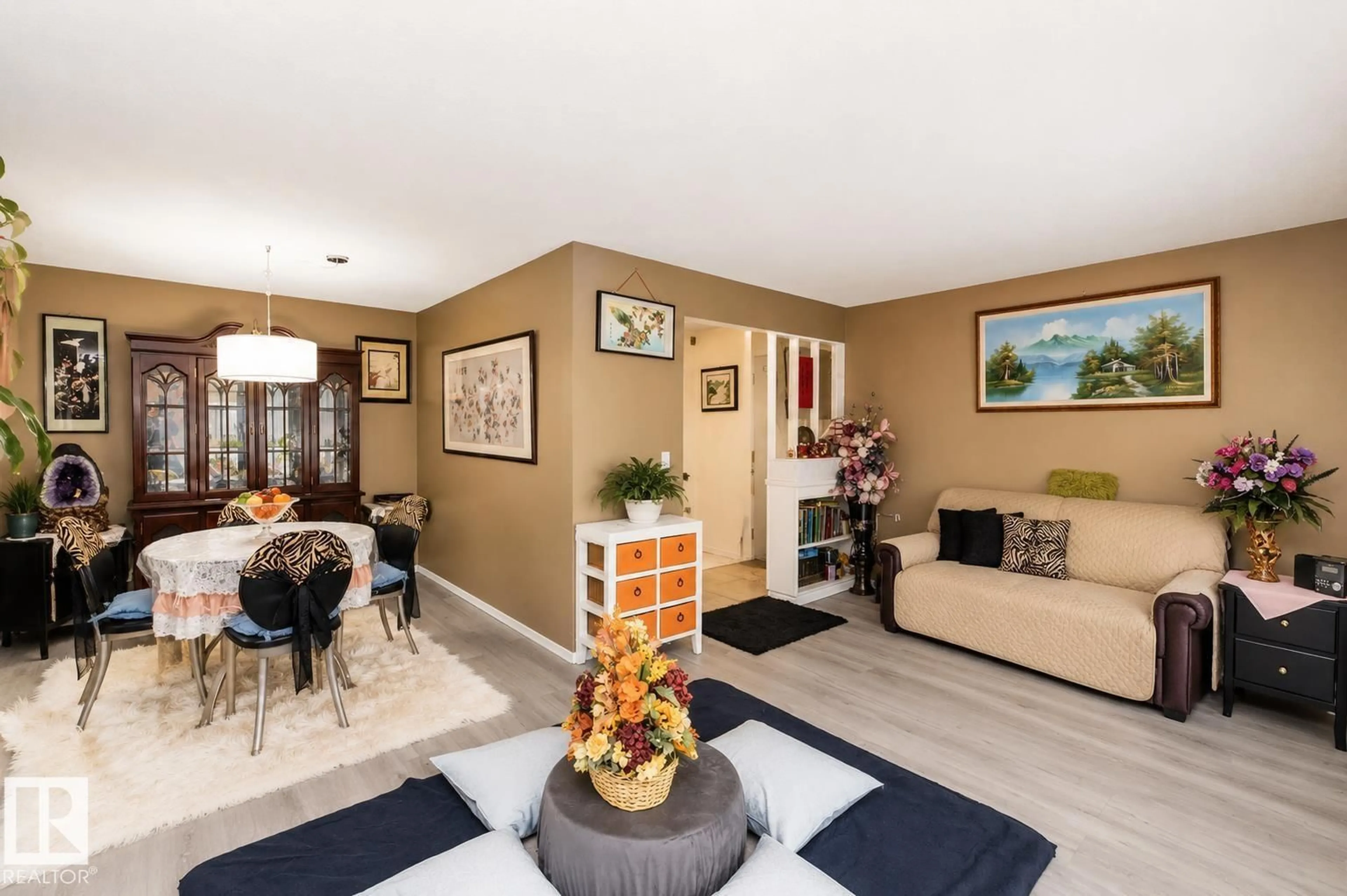 Living room with furniture, unknown for 11539 40 AV, Edmonton Alberta T6J0R7