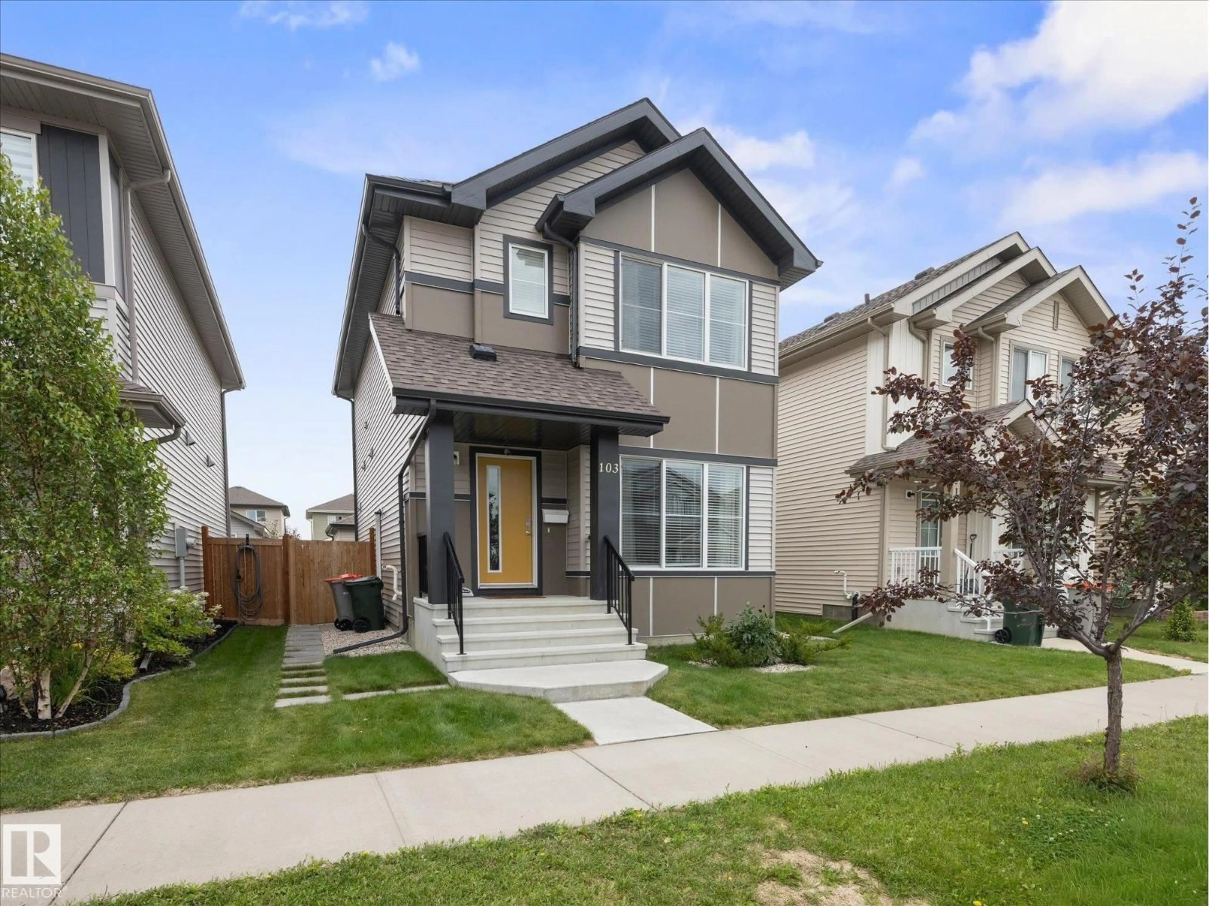 Home with vinyl exterior material, street for 103 SOUTH CREEK WD, Stony Plain Alberta T7Z0J9