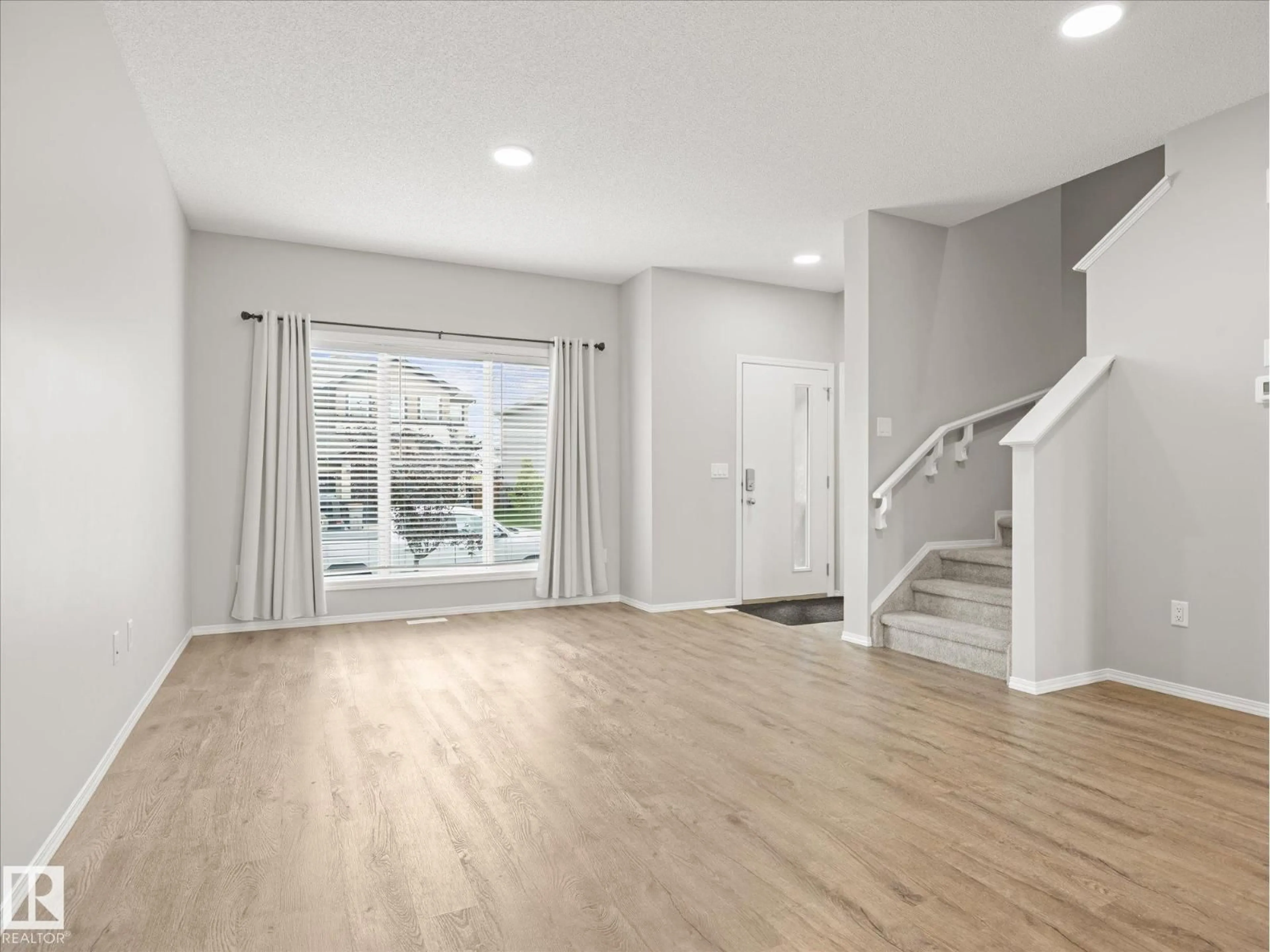 Indoor entryway for 103 SOUTH CREEK WD, Stony Plain Alberta T7Z0J9