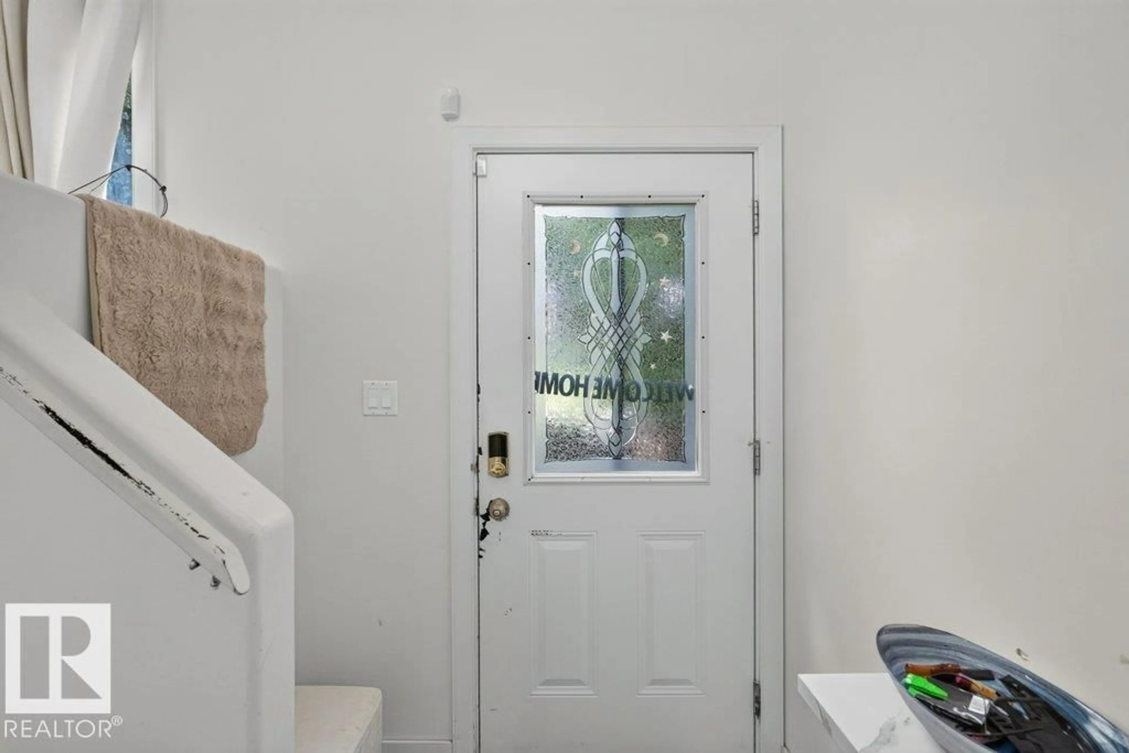 Indoor entryway for 12219 89 ST, Edmonton Alberta T5B3W5