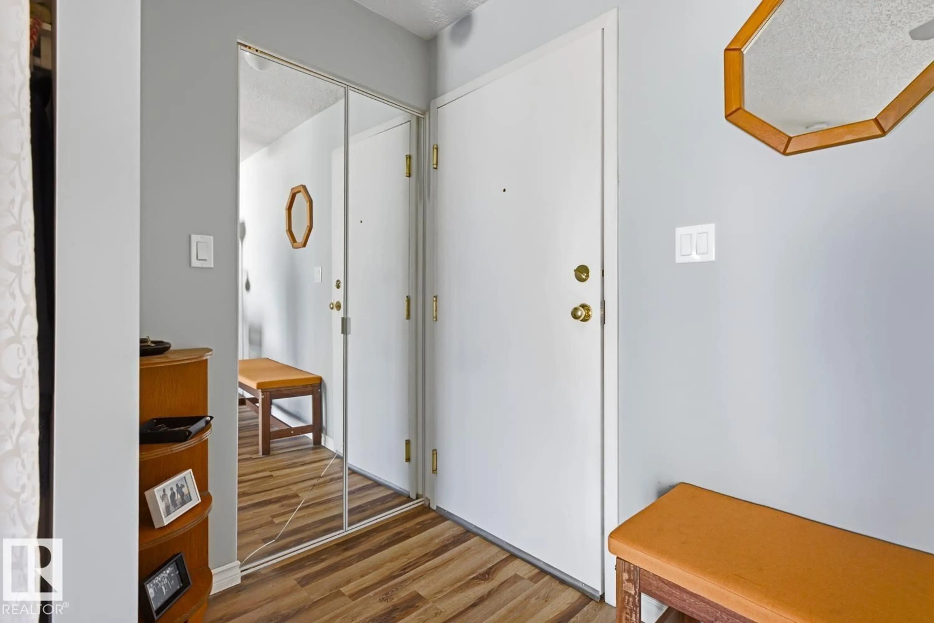 Indoor entryway for 2520 - 428 50 ST NW, Edmonton Alberta T6L7A8