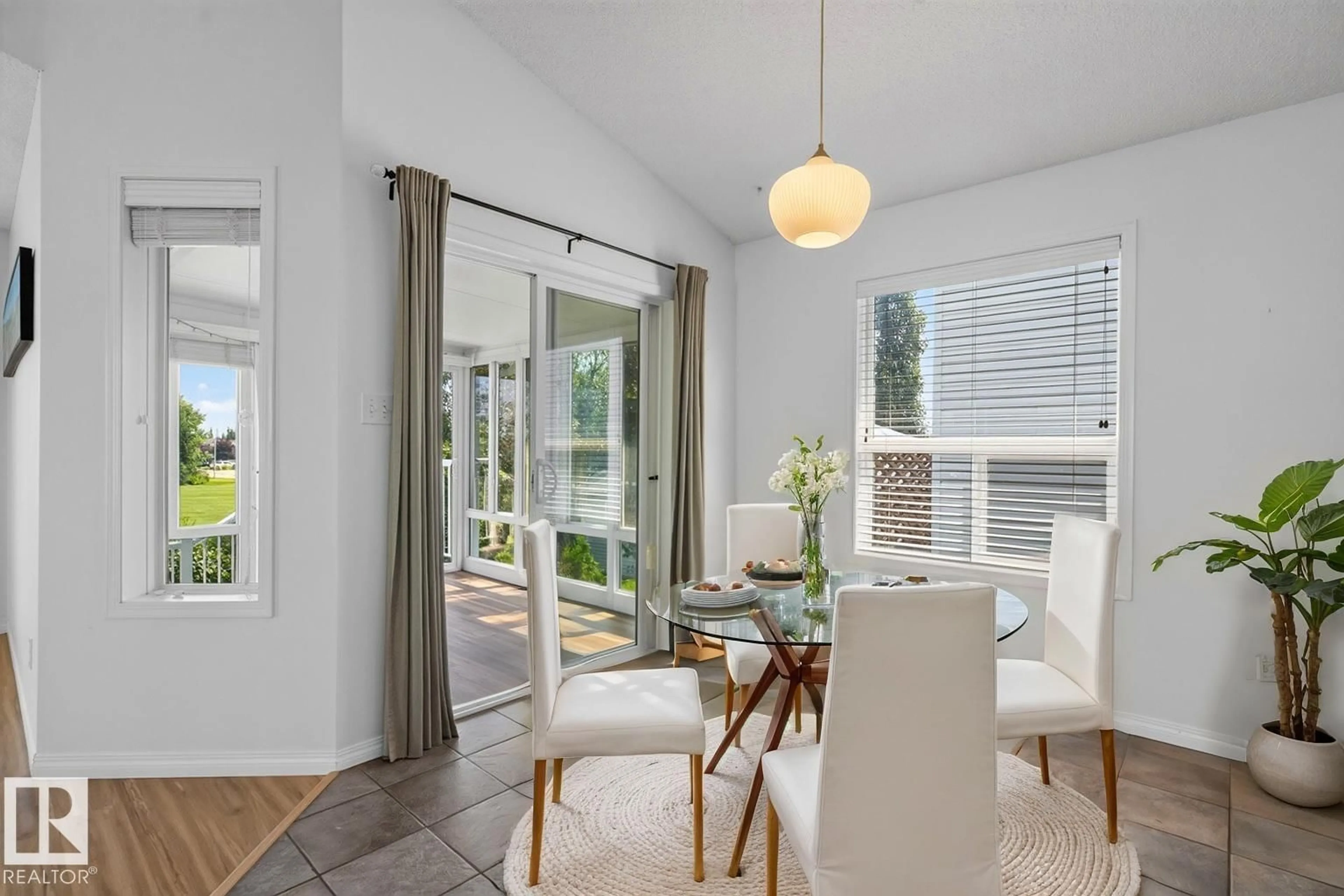 Dining room, unknown for 387 FOXBORO WY, Sherwood Park Alberta T8A6K4