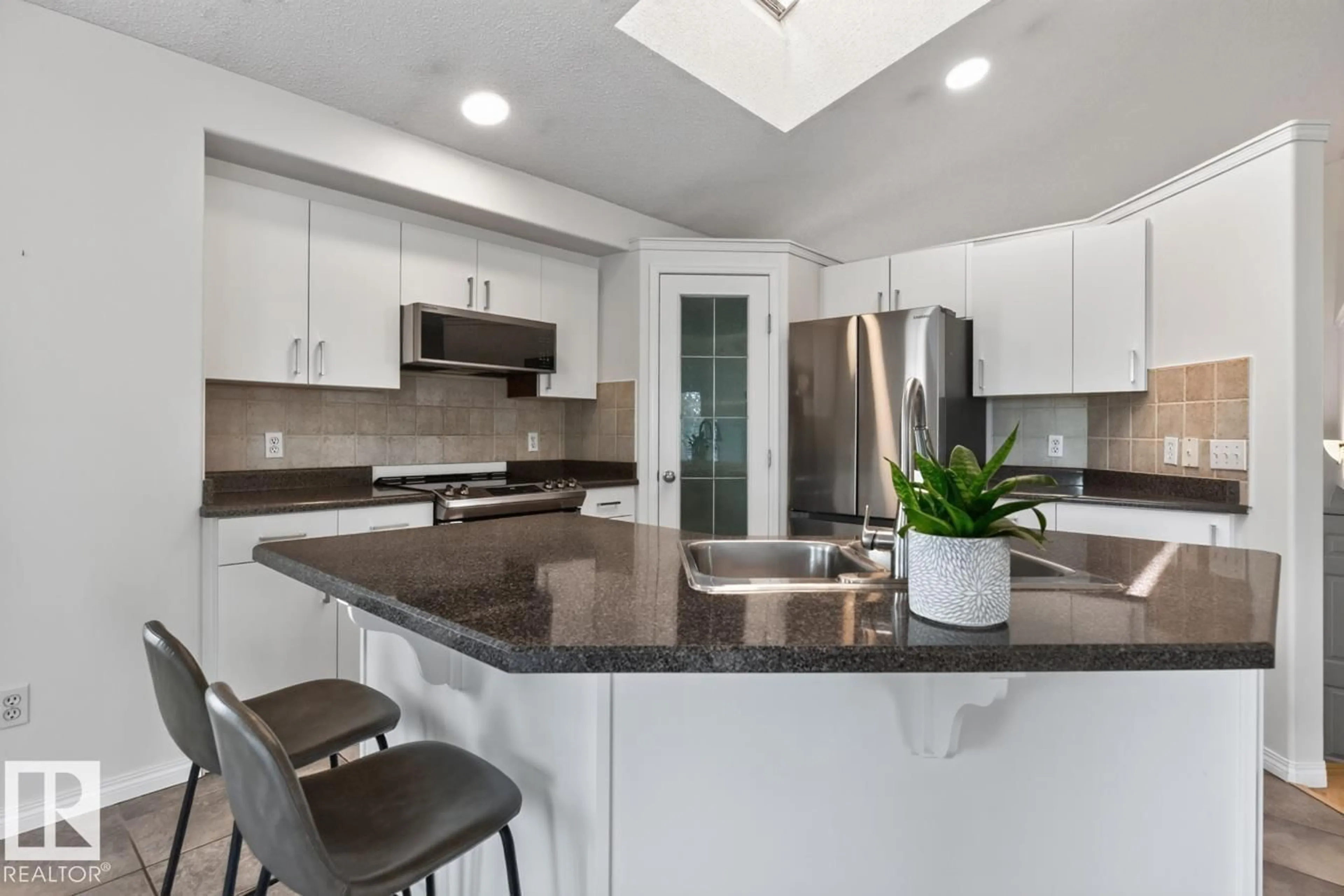 Contemporary kitchen, ceramic/tile floor for 387 FOXBORO WY, Sherwood Park Alberta T8A6K4