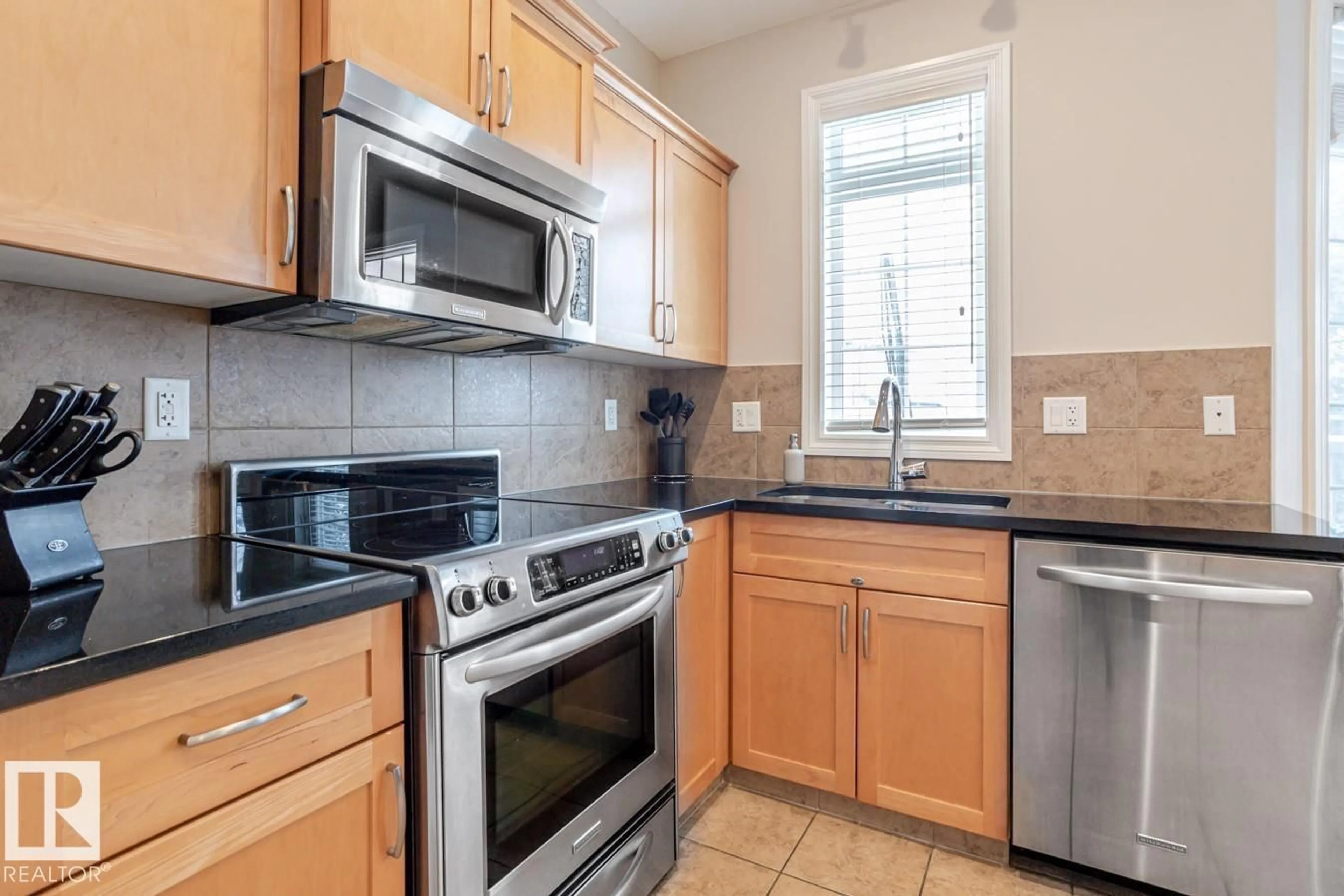 Standard kitchen, ceramic/tile floor for #4 - 85 NORTHRIDGE DR, St. Albert Alberta T8N3N3